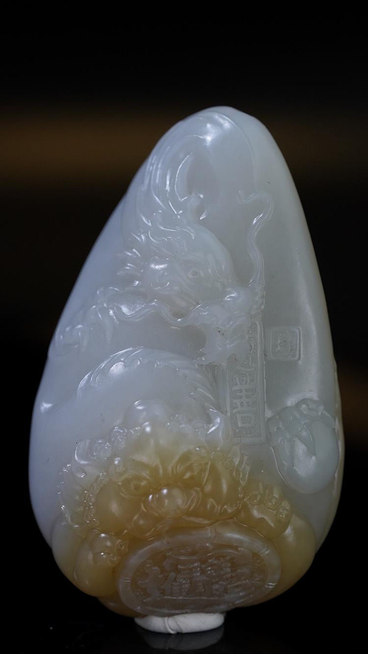 新疆和田玉籽料糖白“招财纳福”特色雕刻挂件（yc248585）
