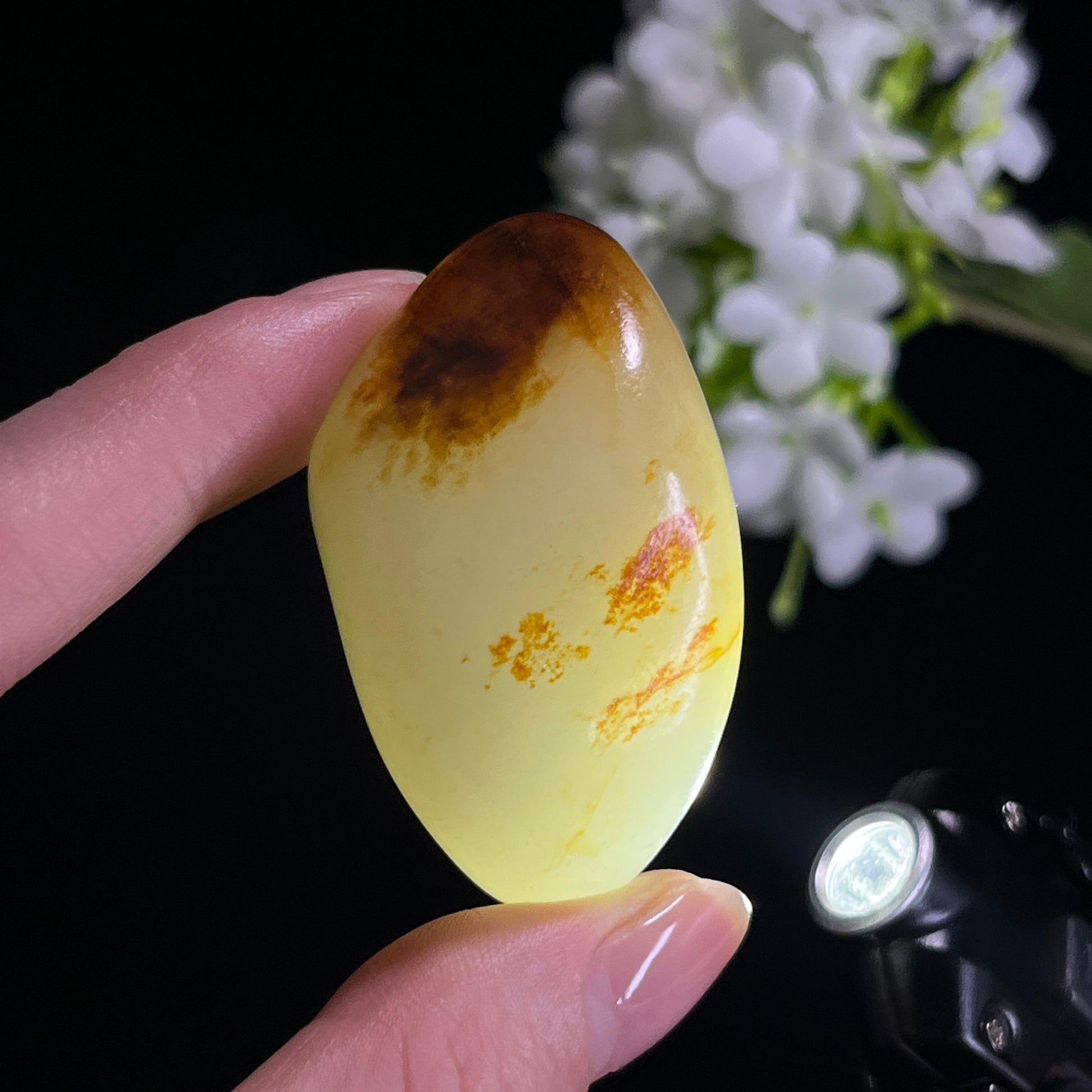 和田玉白玉“秋枫卧玉”聚红皮籽料（yc330144）