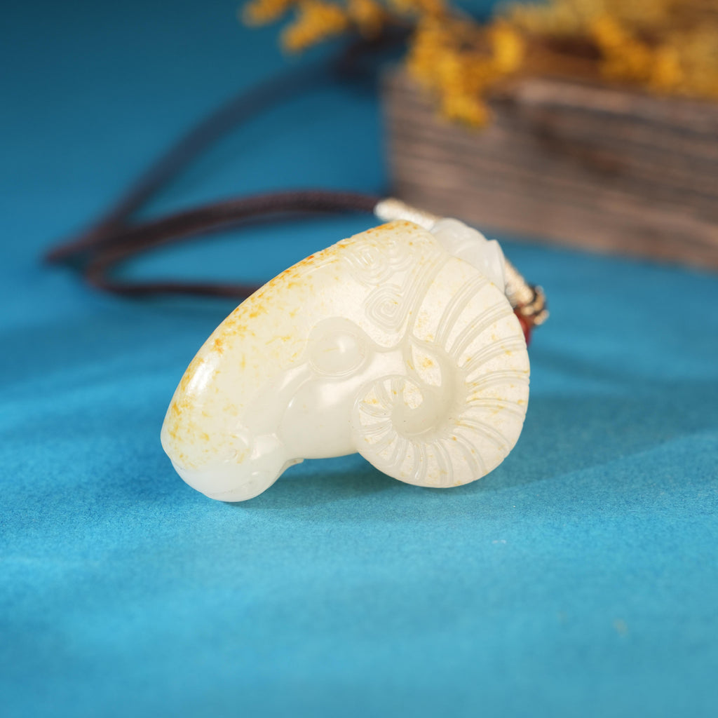 新疆和田玉珍品白玉洒金皮籽料领头羊挂件（yc750955）