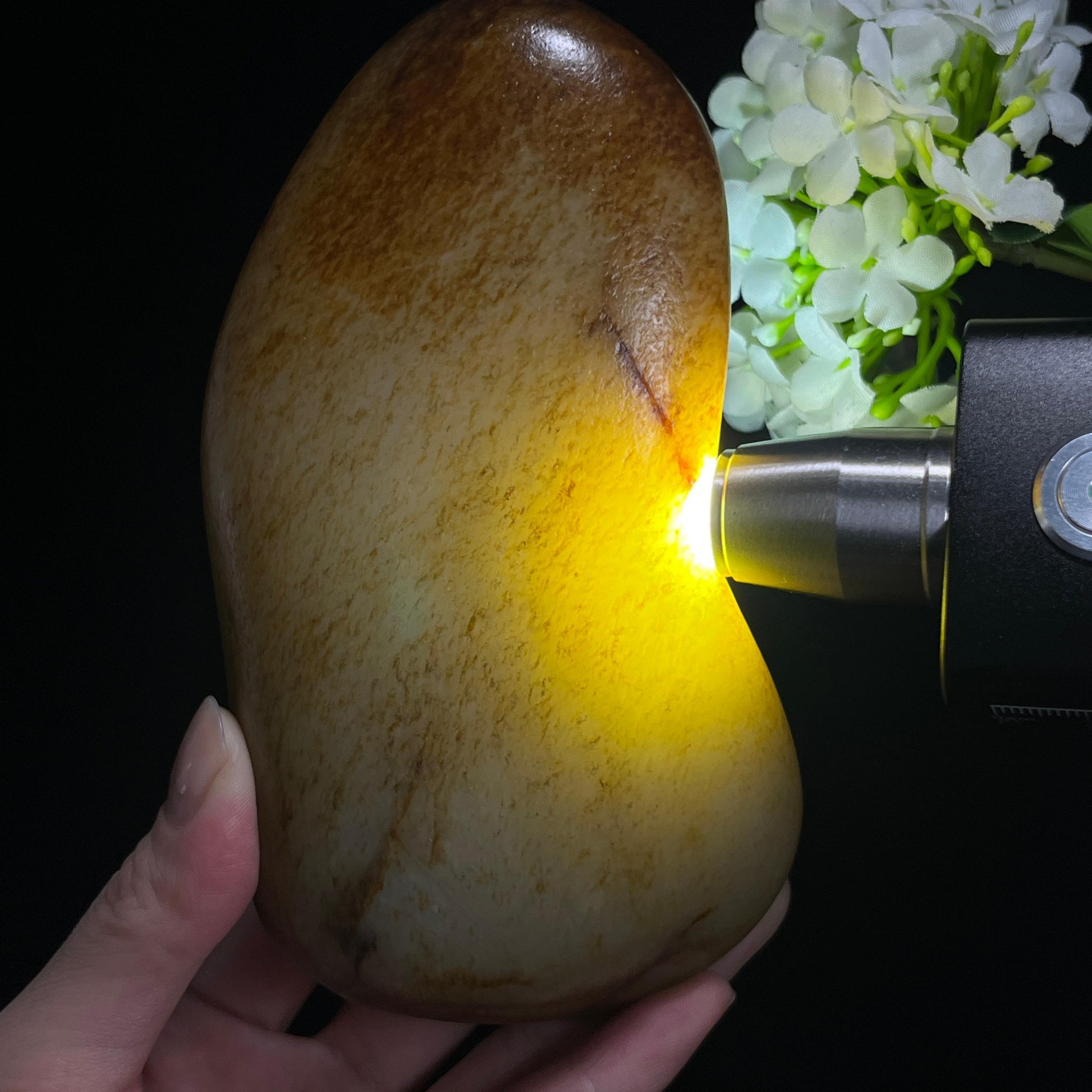 和田玉青白玉黄皮洒黑皮“金浪沉沙”籽料原石（yc310125）