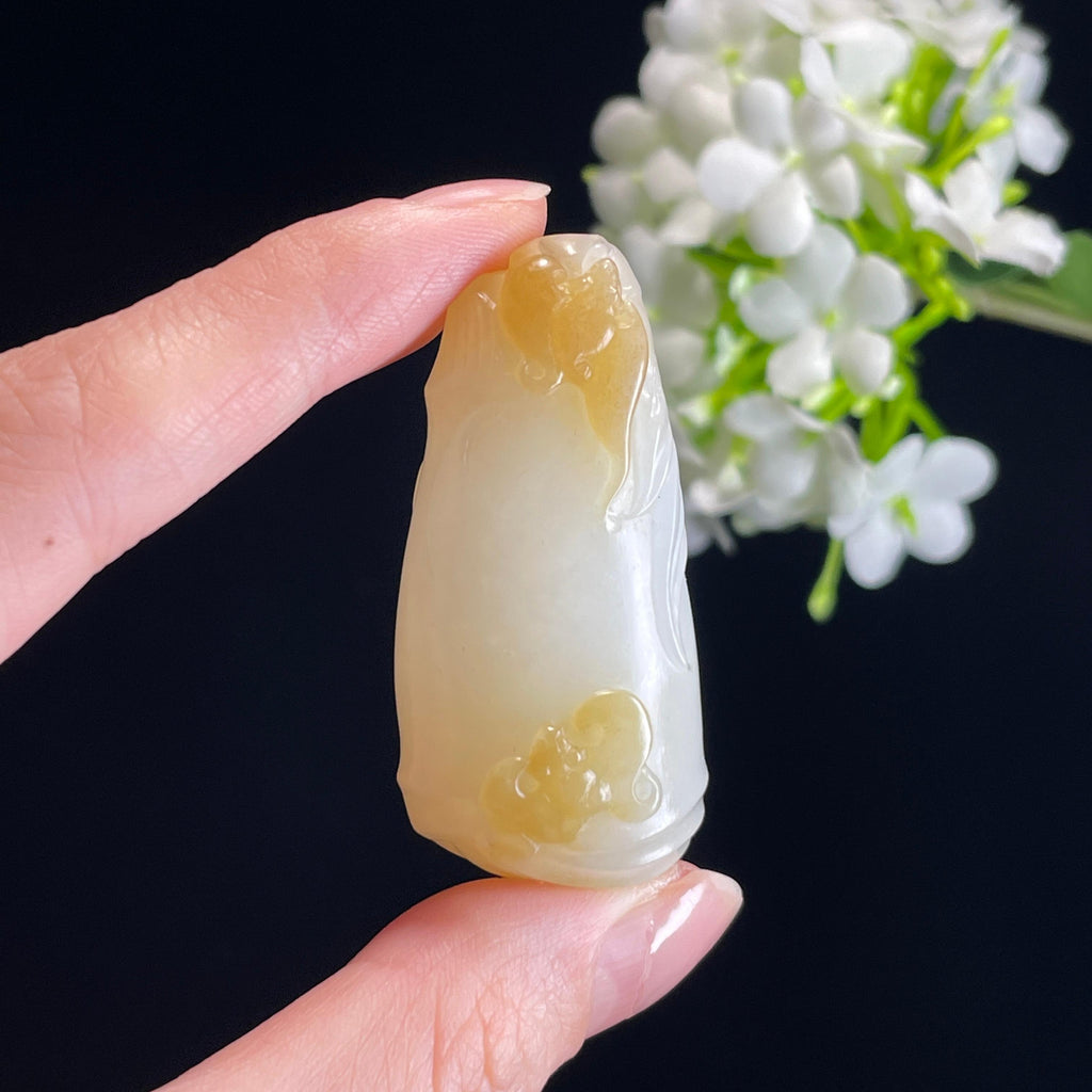 新疆天然和田玉糖白料“玉竹衔福”雕刻挂件（yc315428）