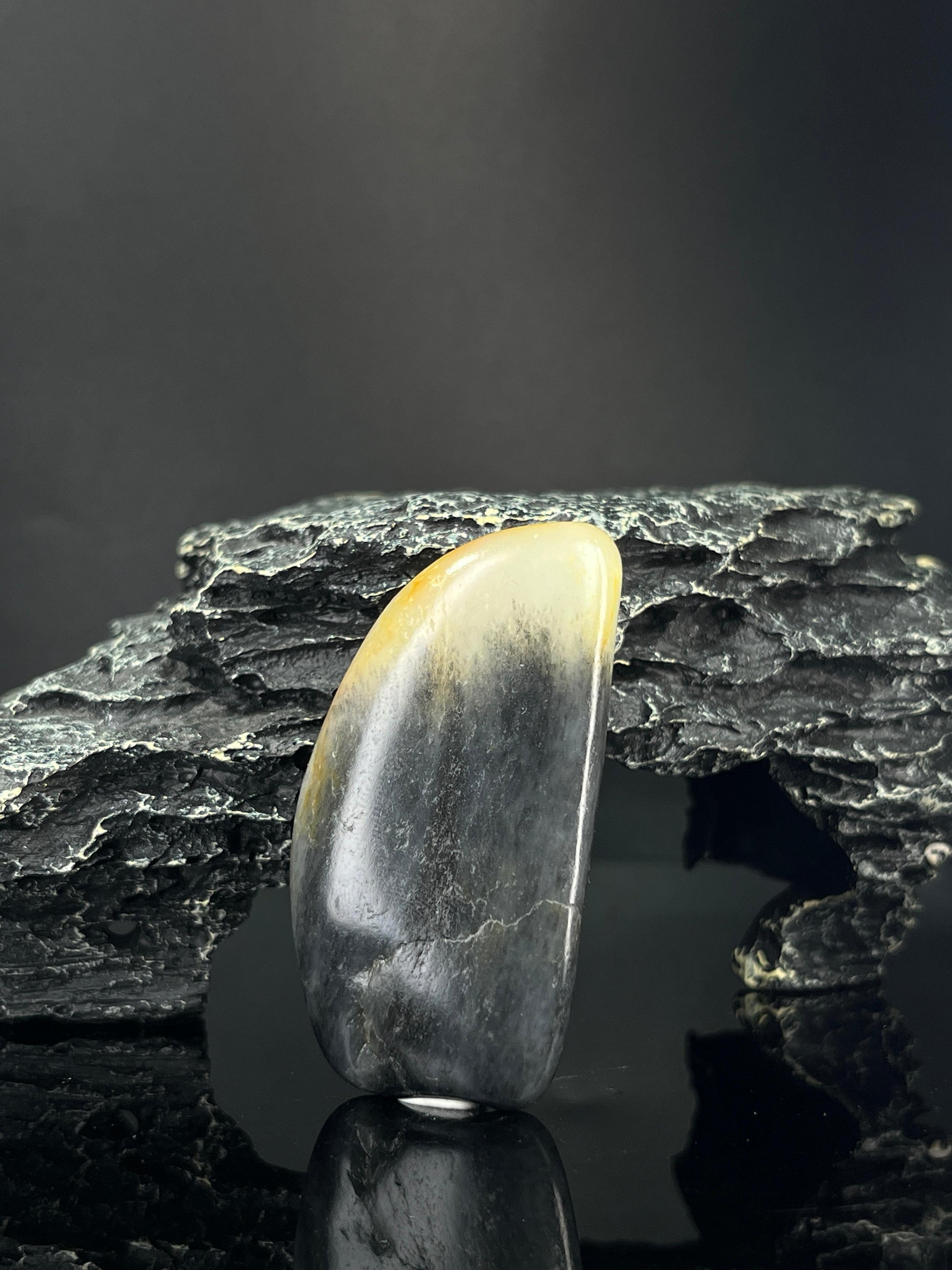 新疆和田玉青花带洒金籽料原石（yc240364）