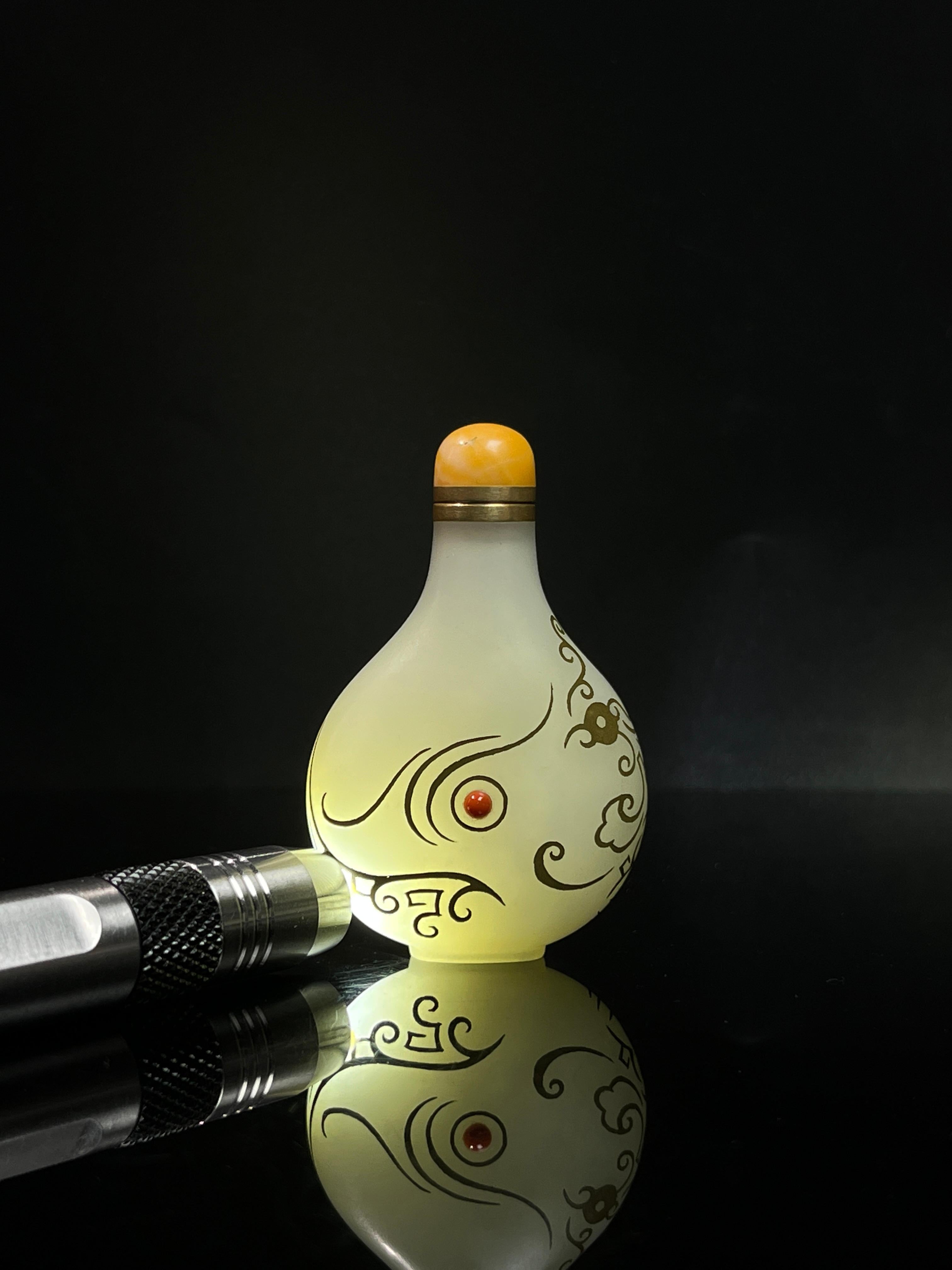 新疆和田玉白玉鼻烟壶（yc240015） – 添福玉器