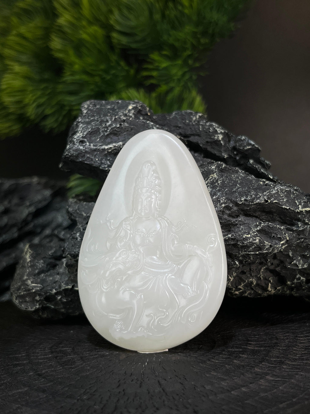 天然和田玉山料白玉观音水滴型挂件（yc228102）