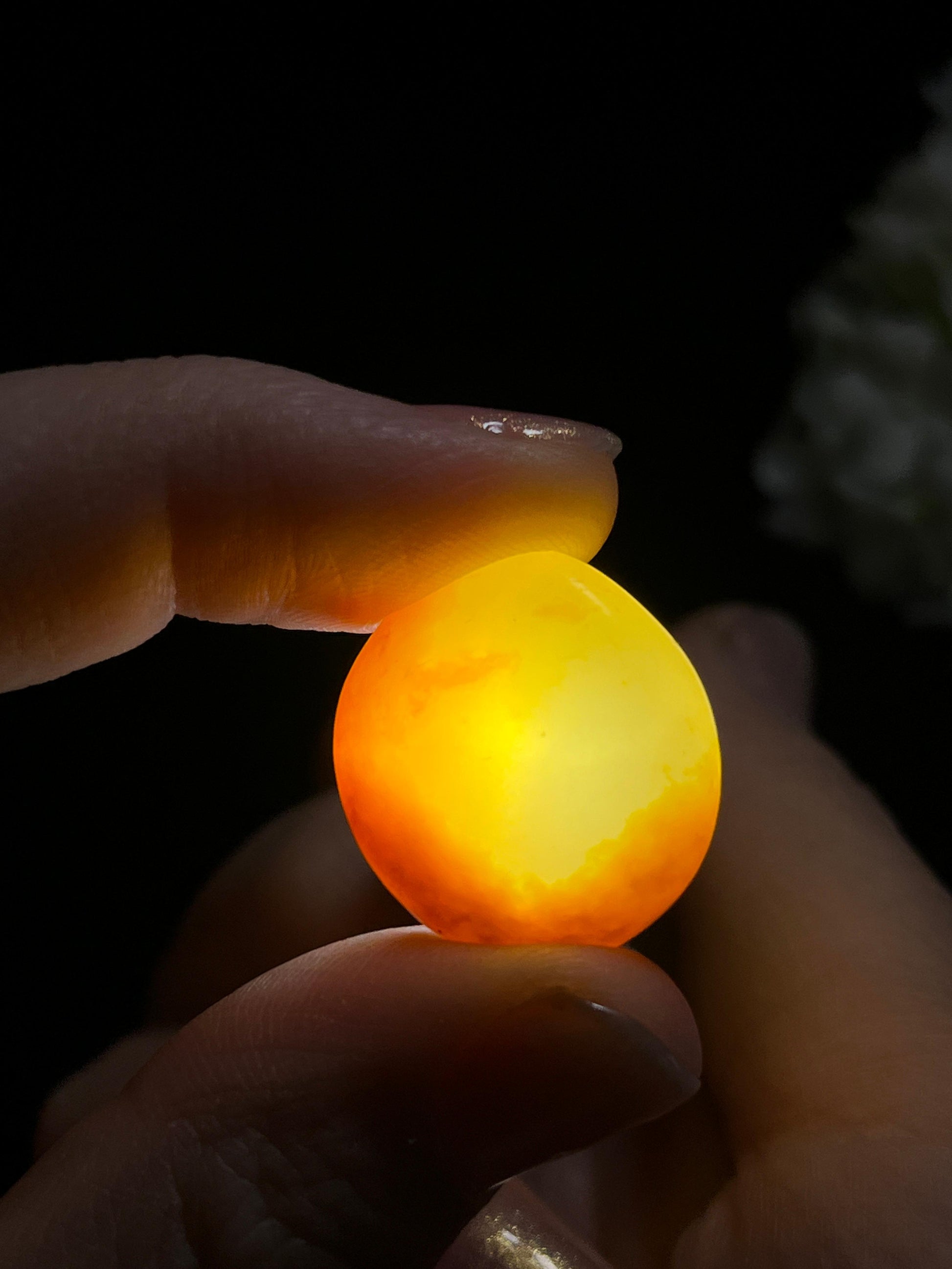 和田玉红沁皮籽料原石挂件（yc263825）