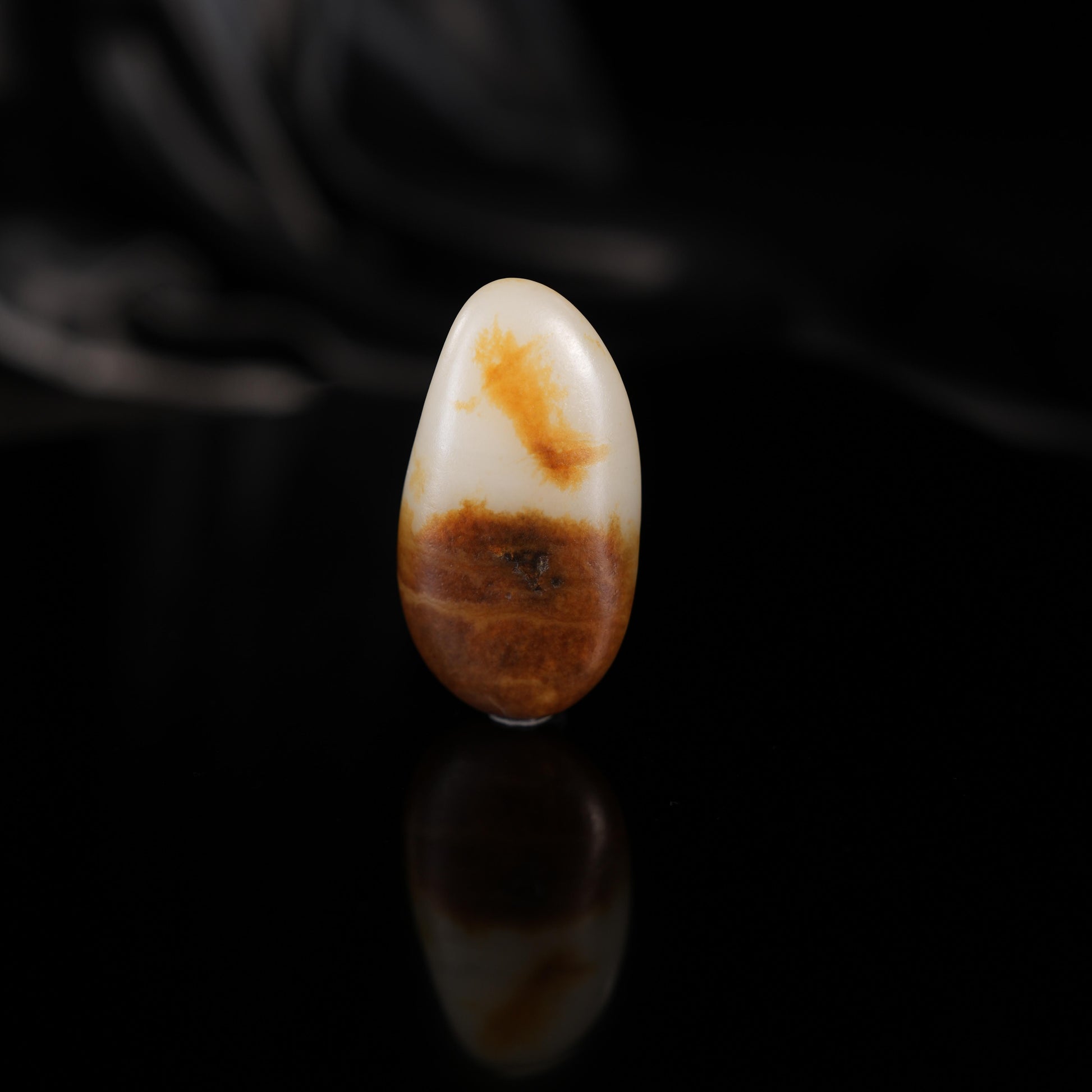 新疆和田玉“霜峰沉暮”洒金聚红皮籽料（yc450840）