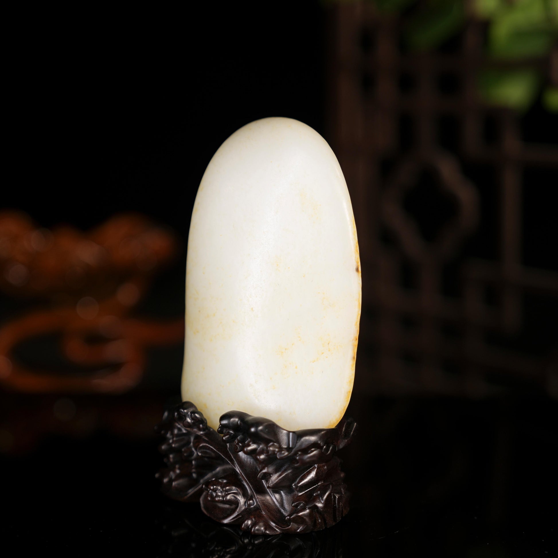 新疆和田玉“玉雪散金”一级白洒金皮籽料手把件（yc469231）