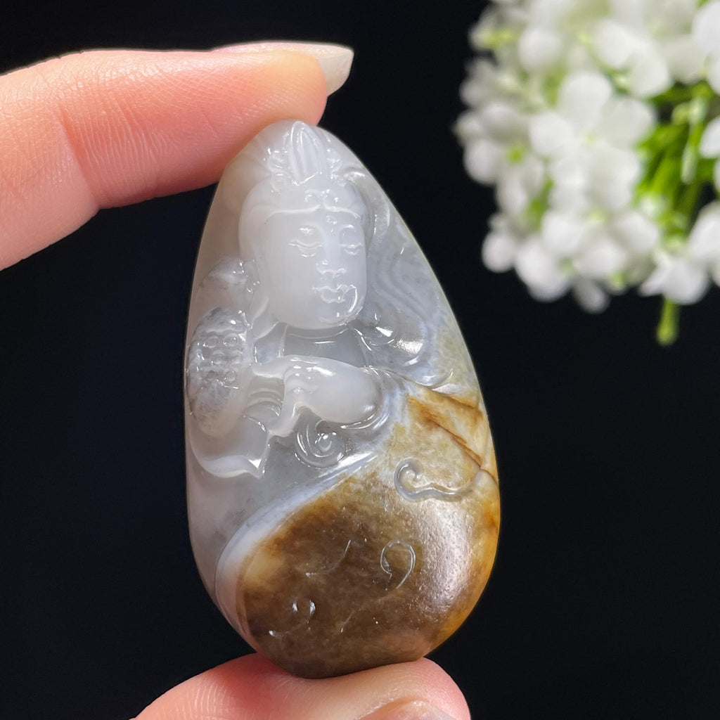 和田玉青花籽料秋梨皮“莲开福至”观音雕刻挂件（yc325652）