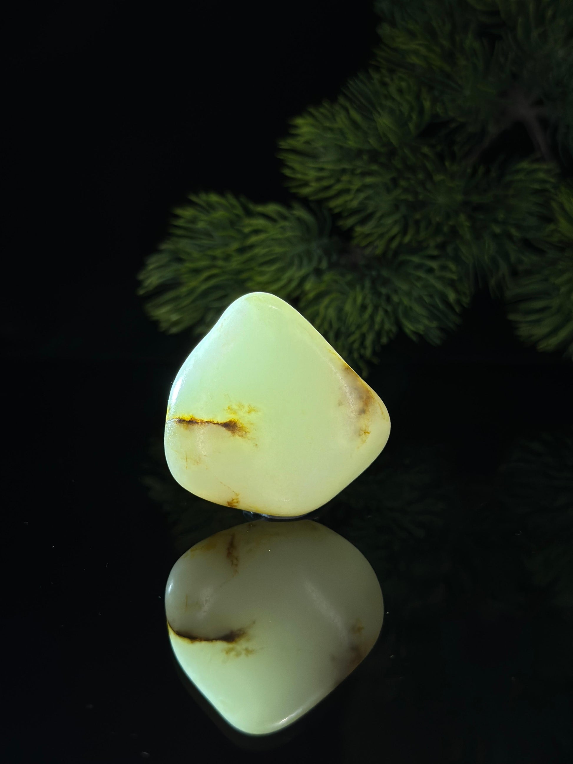 新疆和田玉精品白玉秋梨皮籽料挂件（yc536638）