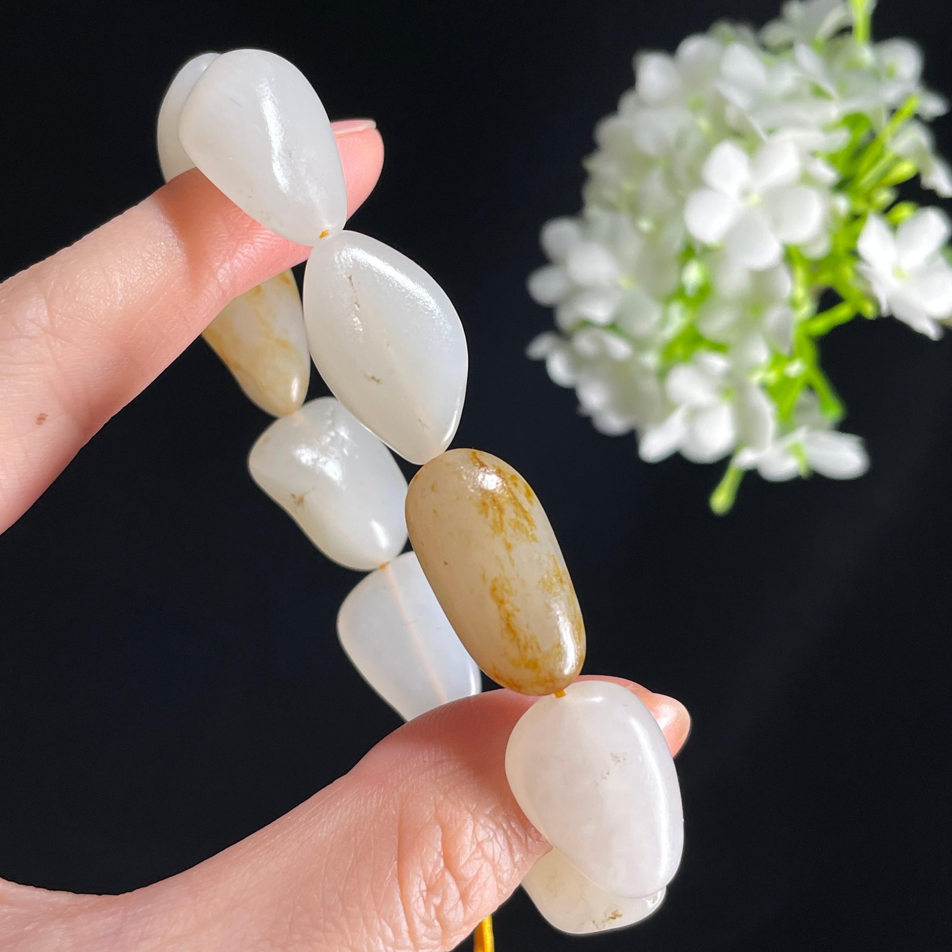 新疆和田玉天然原籽手串（9颗）（yc396007）