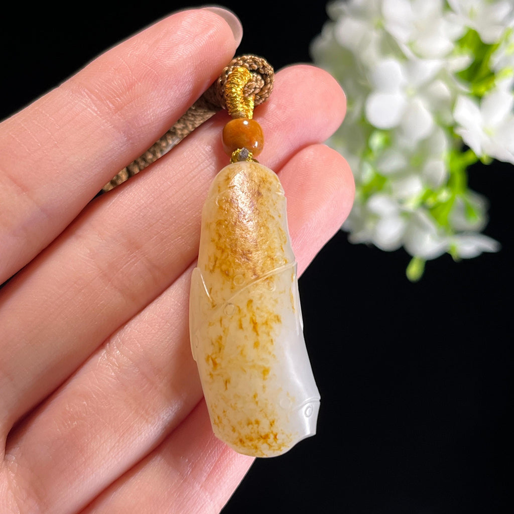 新疆天然和田玉白玉洒金皮竹节随形雕挂件（yc349654）