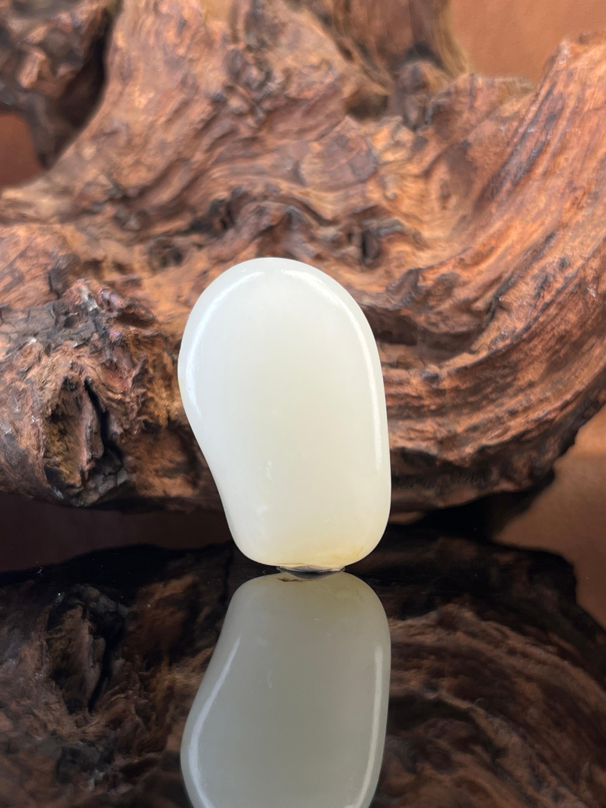 新疆和田玉光白籽料原石挂件（yc228186）