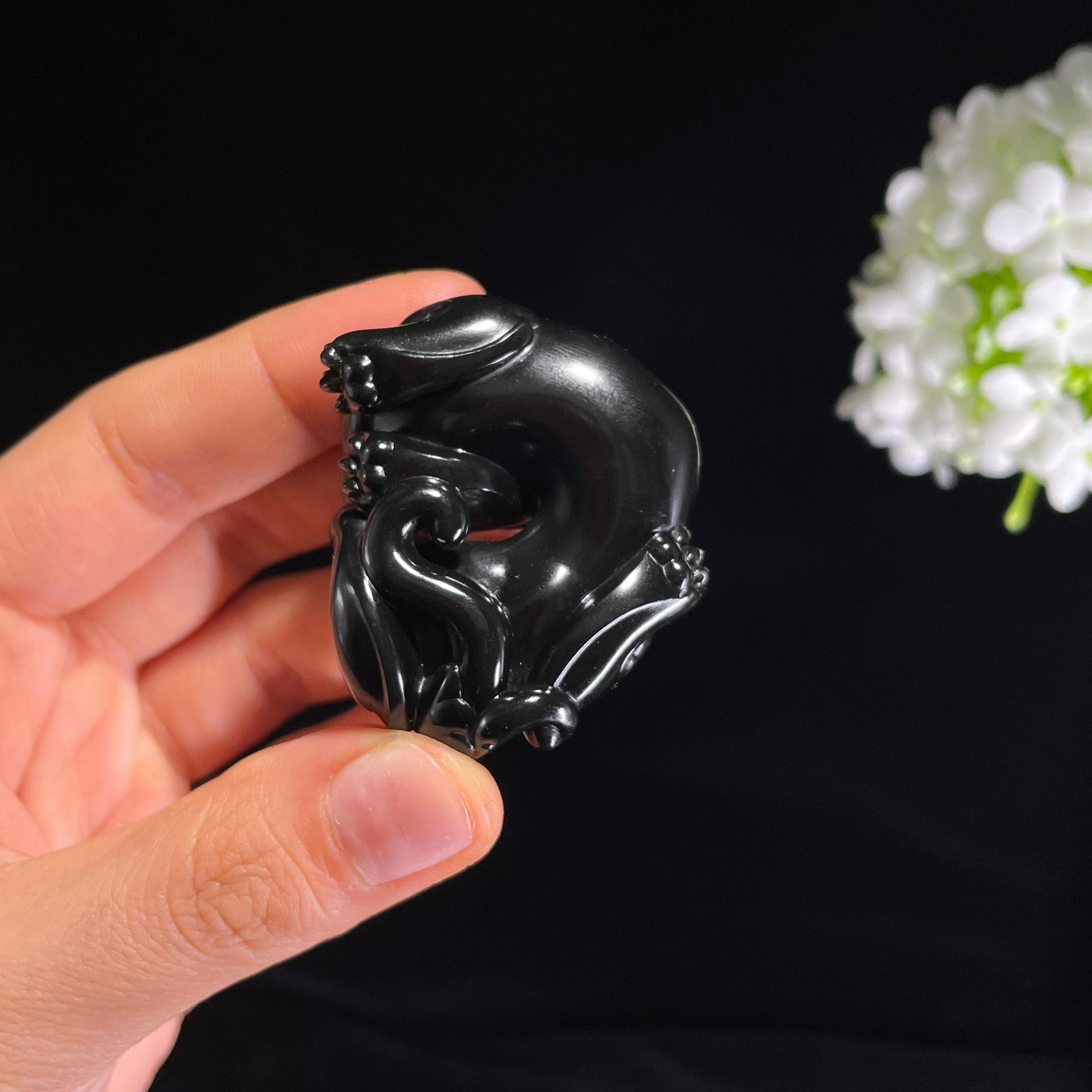 和田玉籽料黑青“玄兽镇运”貔貅雕刻（yc319895）