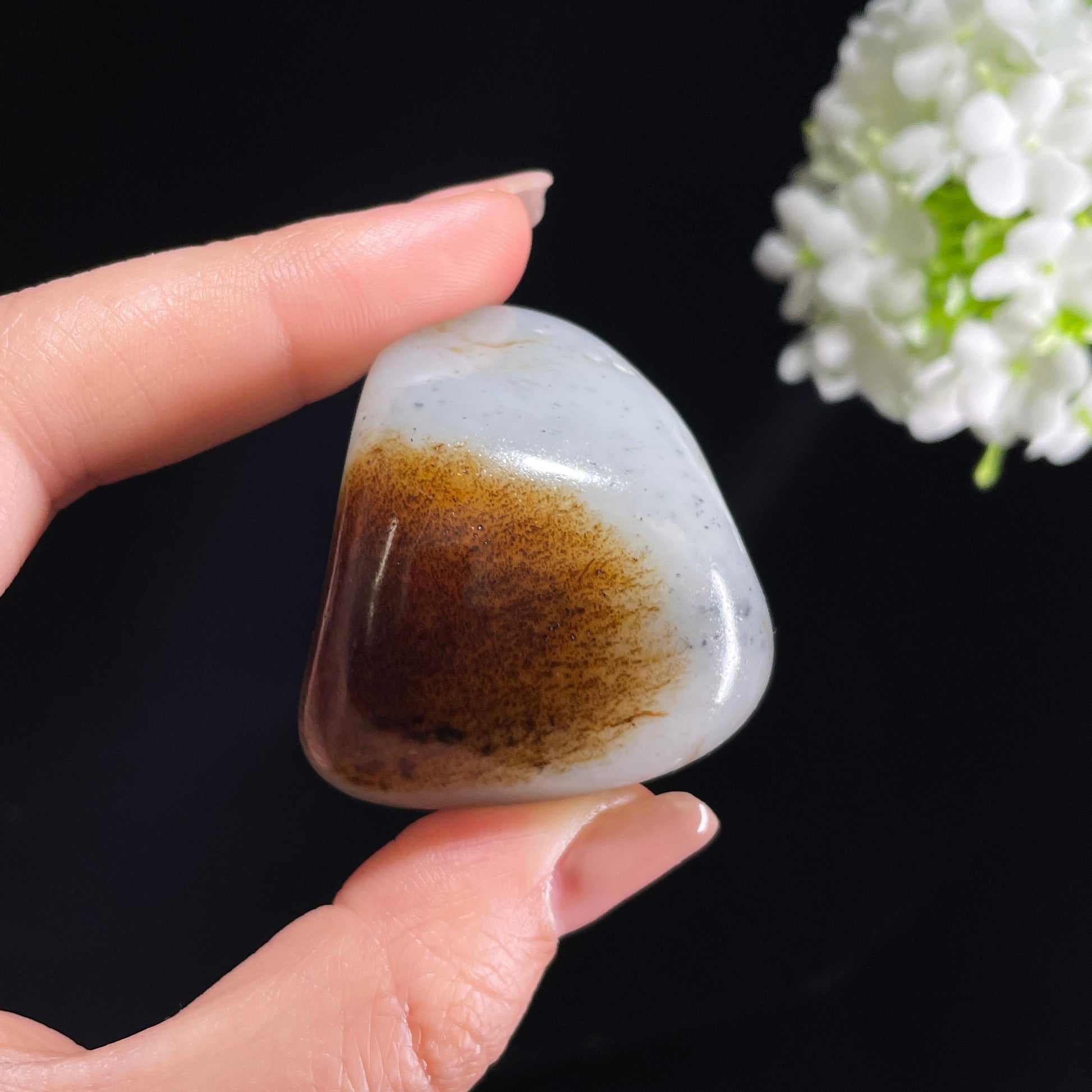 和田玉白玉带青花“秋山含雾”秋梨皮黑红皮籽料（yc378999）