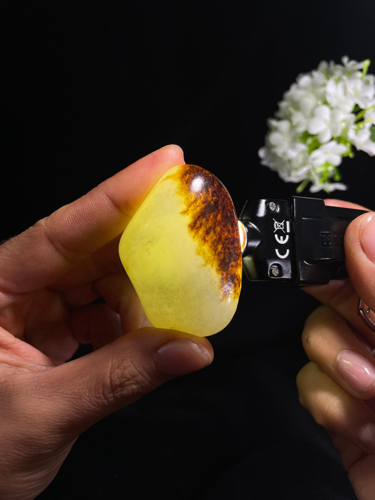 和田玉白玉聚红皮籽料原石（yc265219）