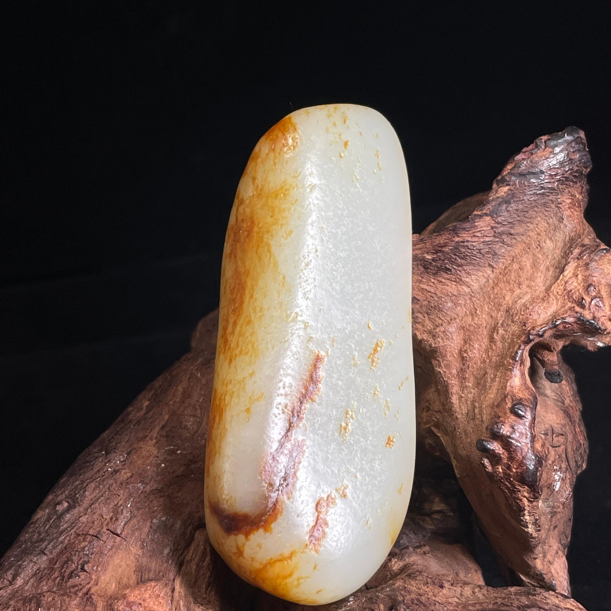 新疆和田玉“霞溪长凝”白玉洒红皮籽料（yc440595）
