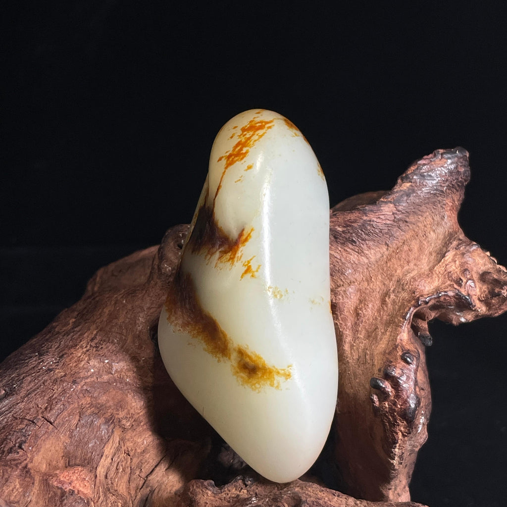 新疆和田玉“一缕秋红”白玉枣红皮籽料（yc440803）