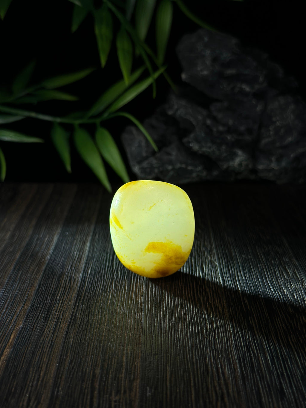 新疆和田玉珍品白玉聚黄皮籽料挂件（yc698541）