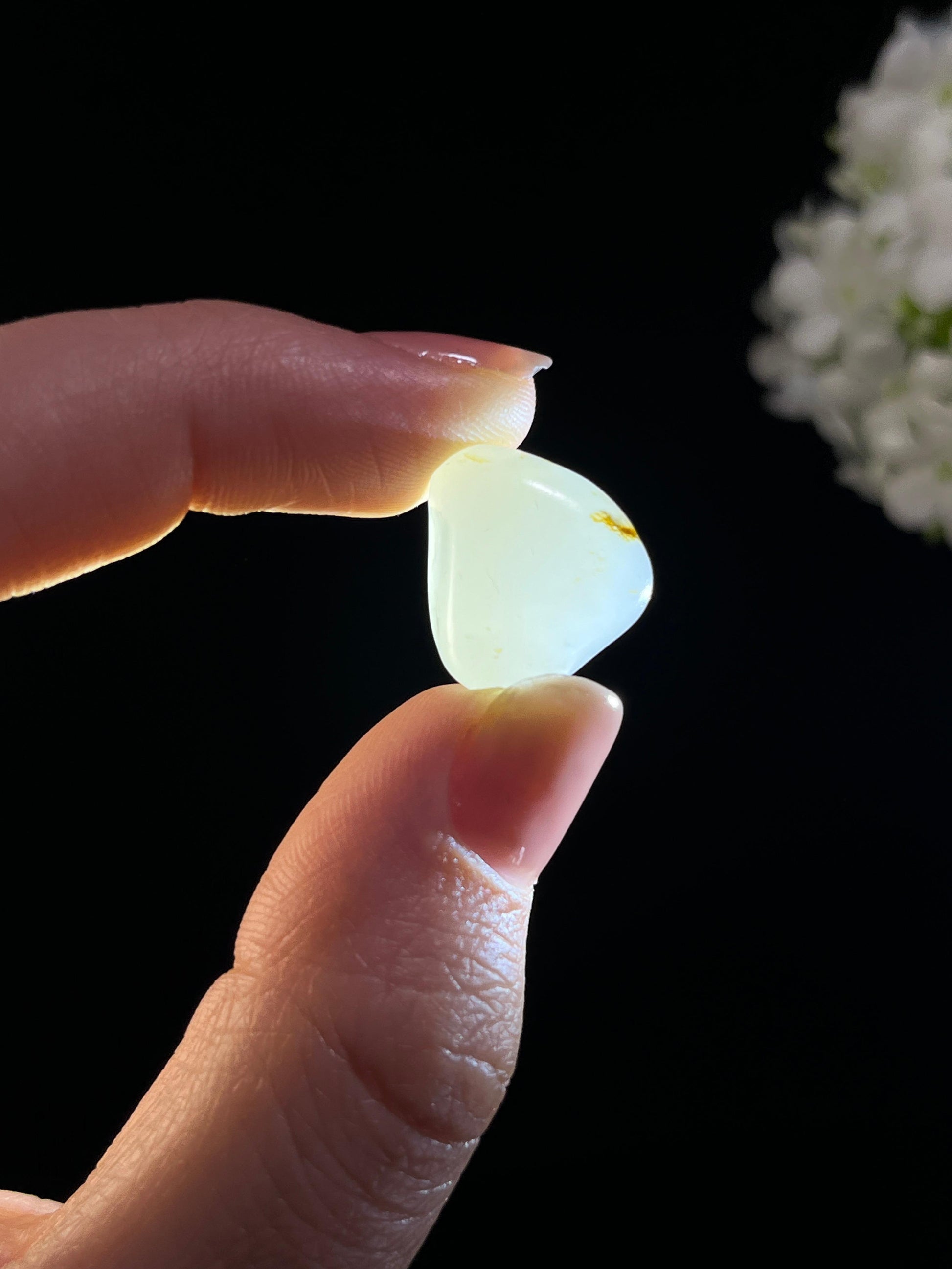 和田玉一级白洒金皮“一点金”籽料原石（yc278738）