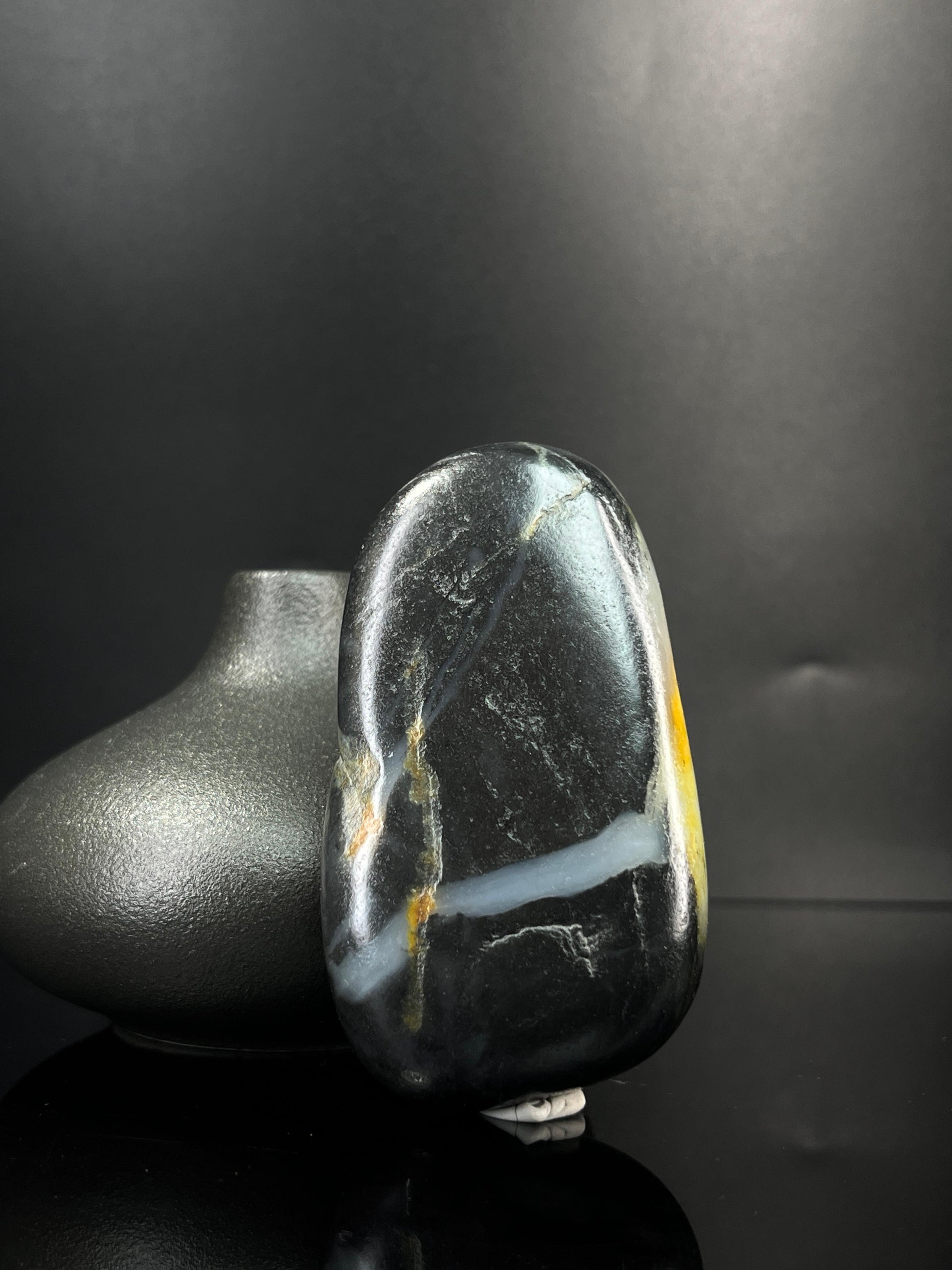 新疆和田玉青花籽料原石（yc241946）