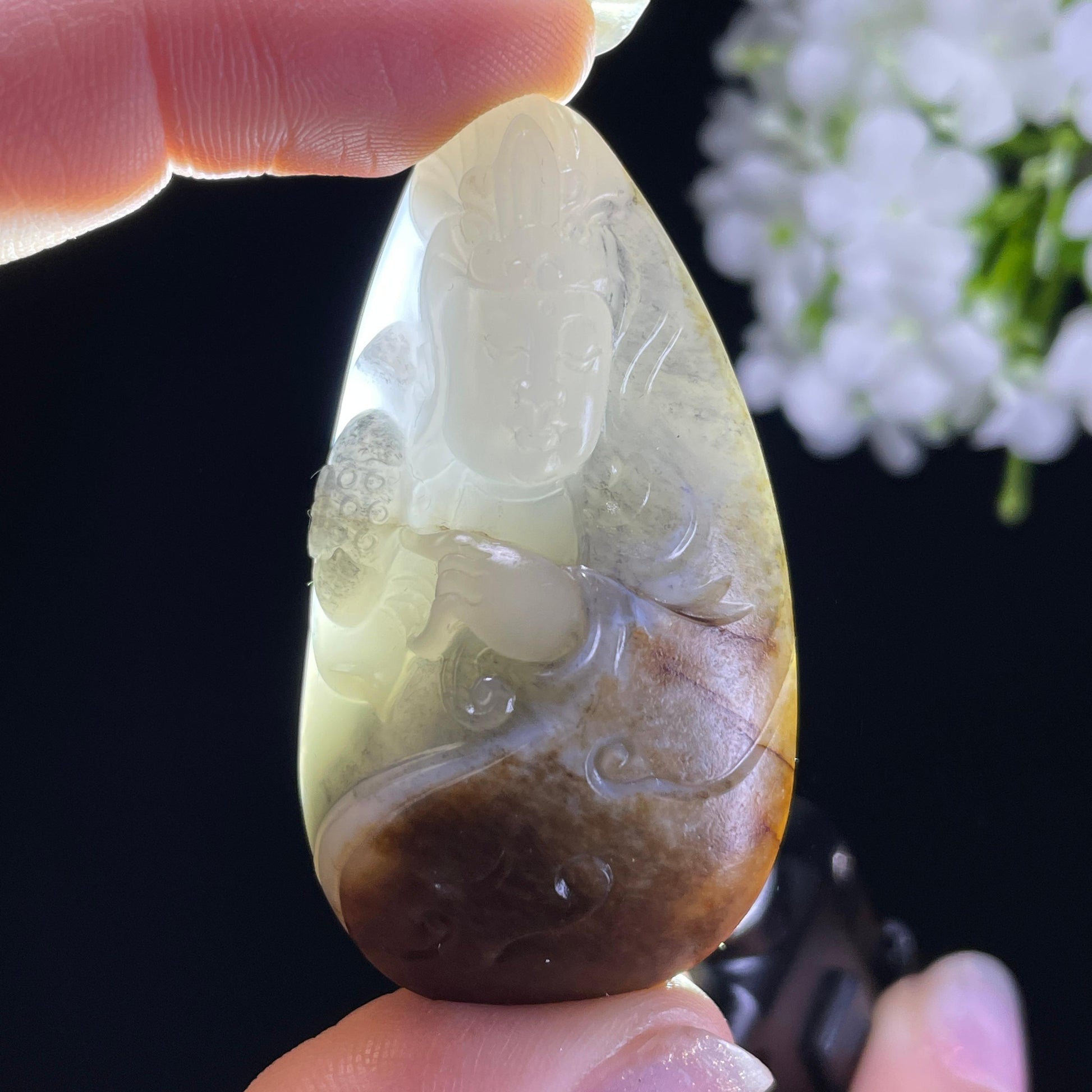 和田玉青花籽料秋梨皮“莲开福至”观音雕刻挂件（yc325652）