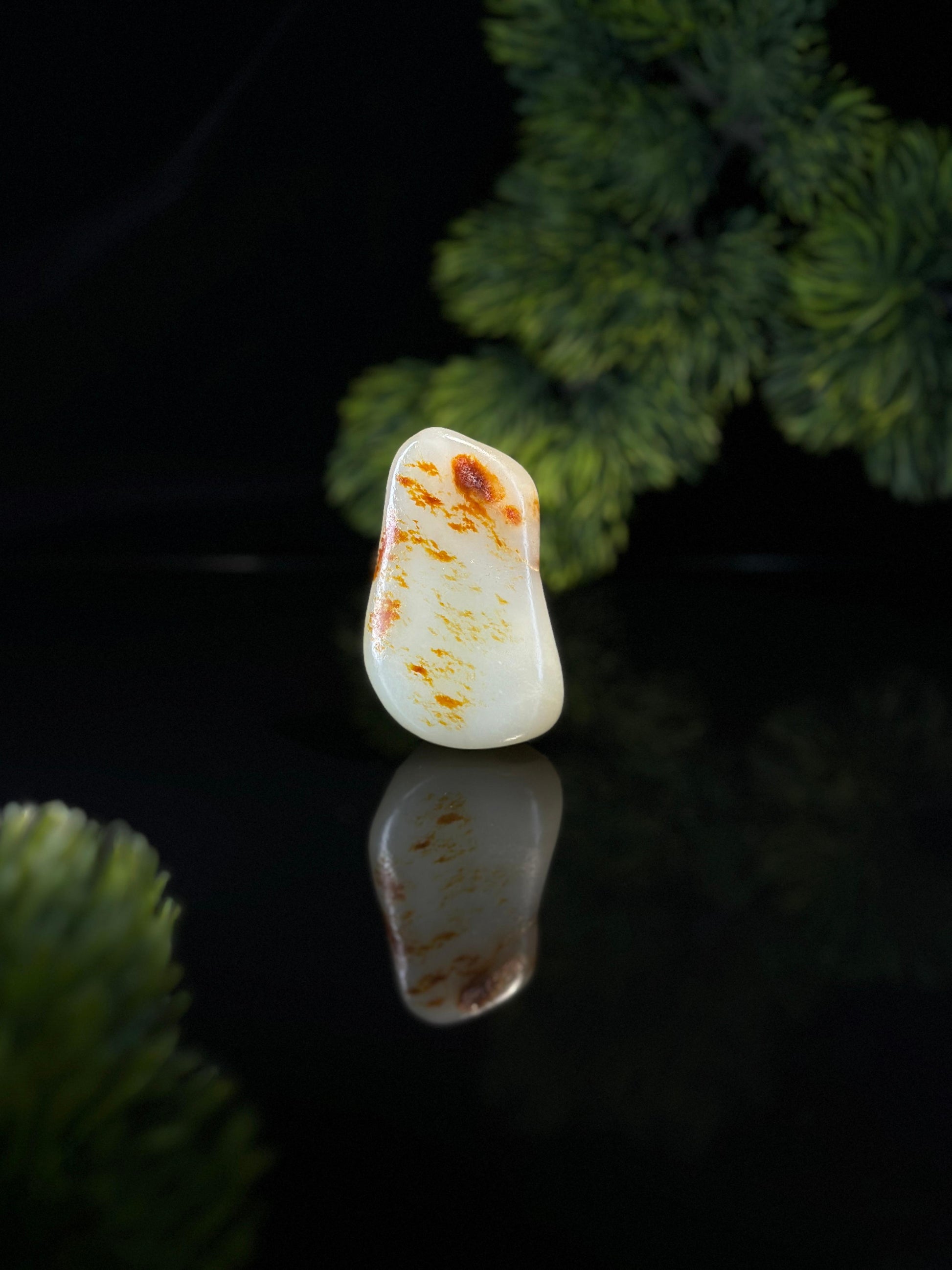 新疆和田玉白玉意境洒红皮珍品籽料手把件（yc504194）