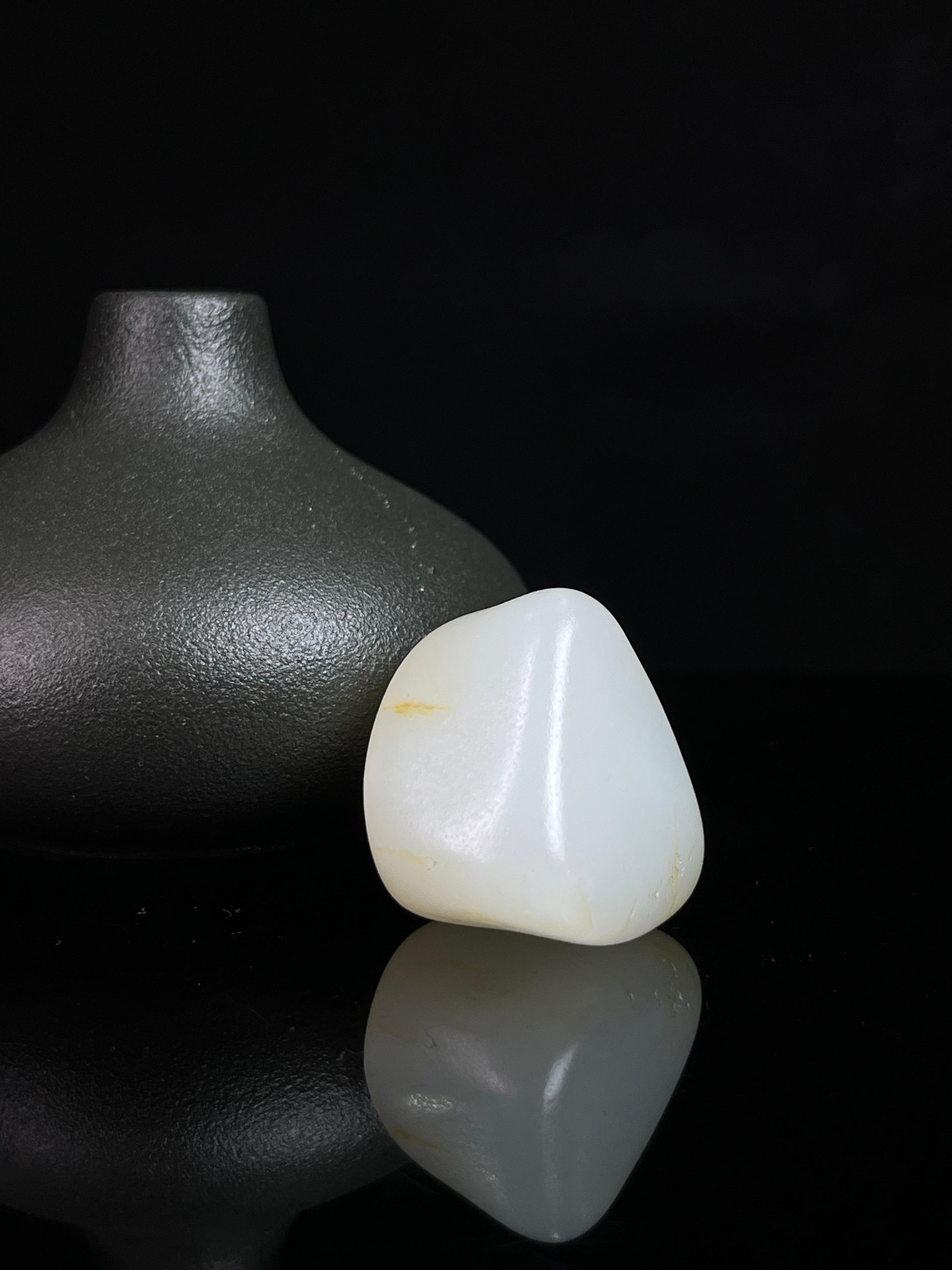 新疆和田白玉带洒金皮籽料原石挂件（yc231667）