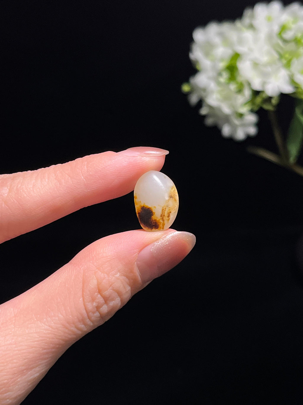 新疆和田玉聚黑皮黄皮小籽料原石蛋面籽（yc250743）