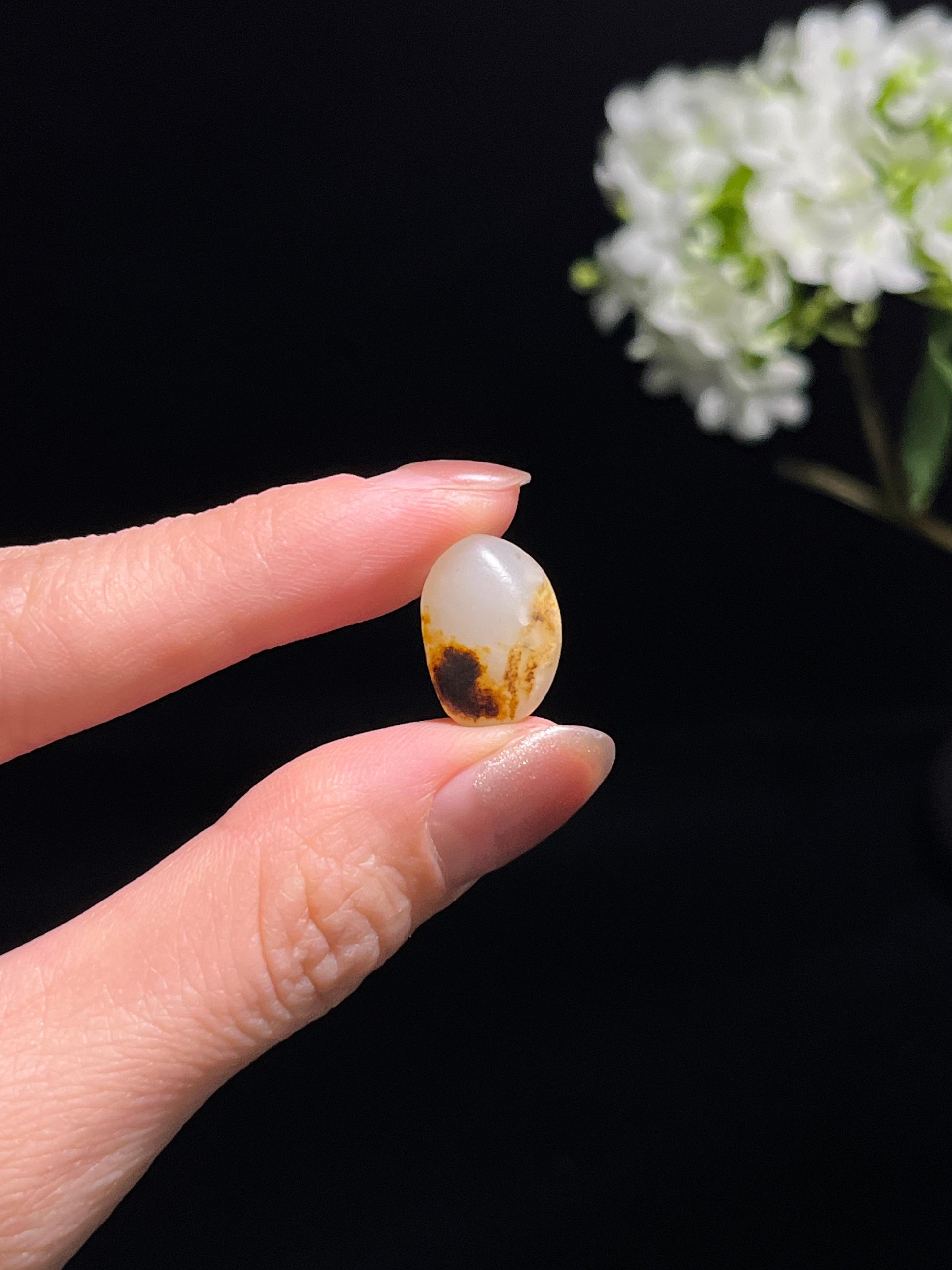 新疆和田玉聚黑皮黄皮小籽料原石蛋面籽（yc250743）