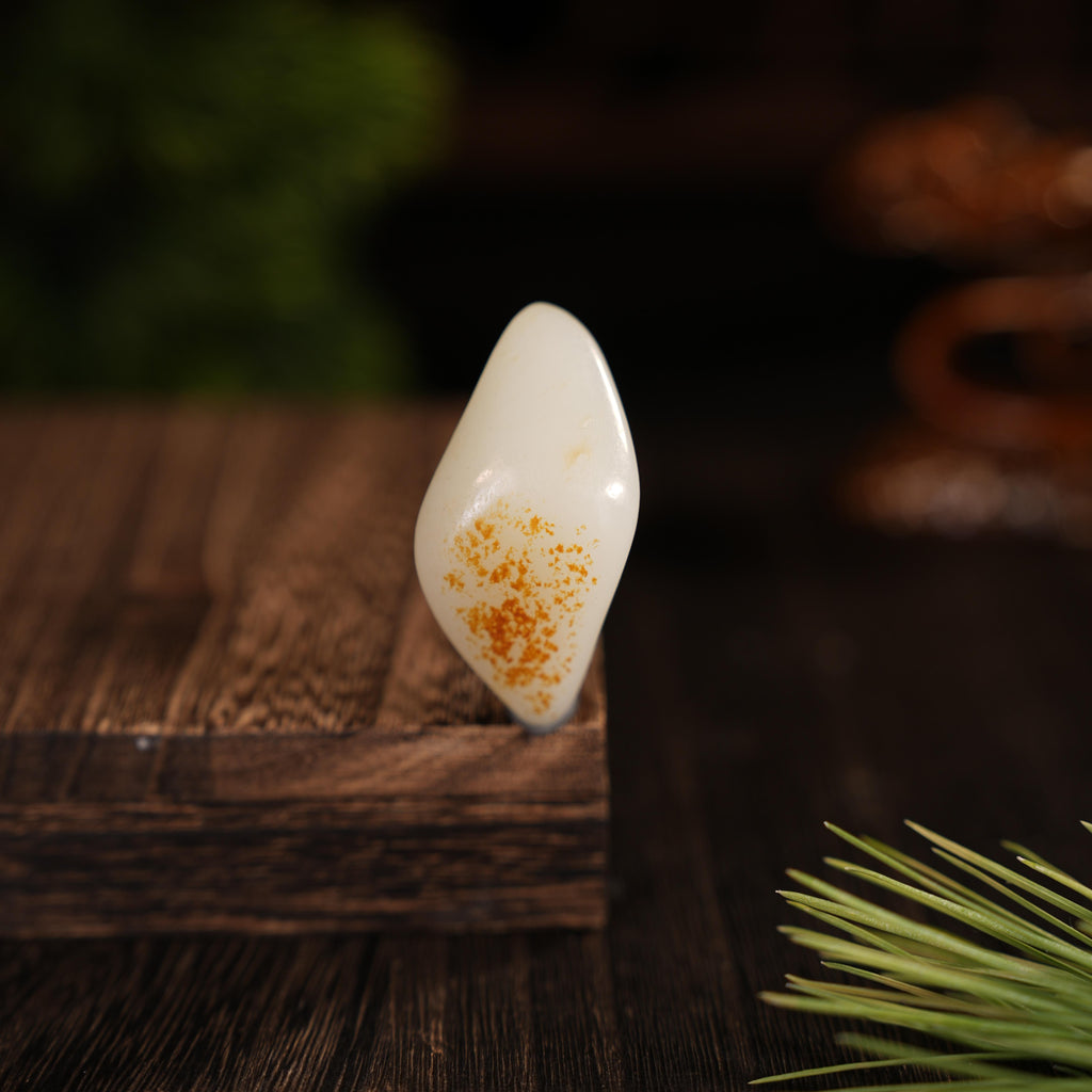 新疆和田玉“云渚星尘”白玉洒红皮籽料（yc456772）