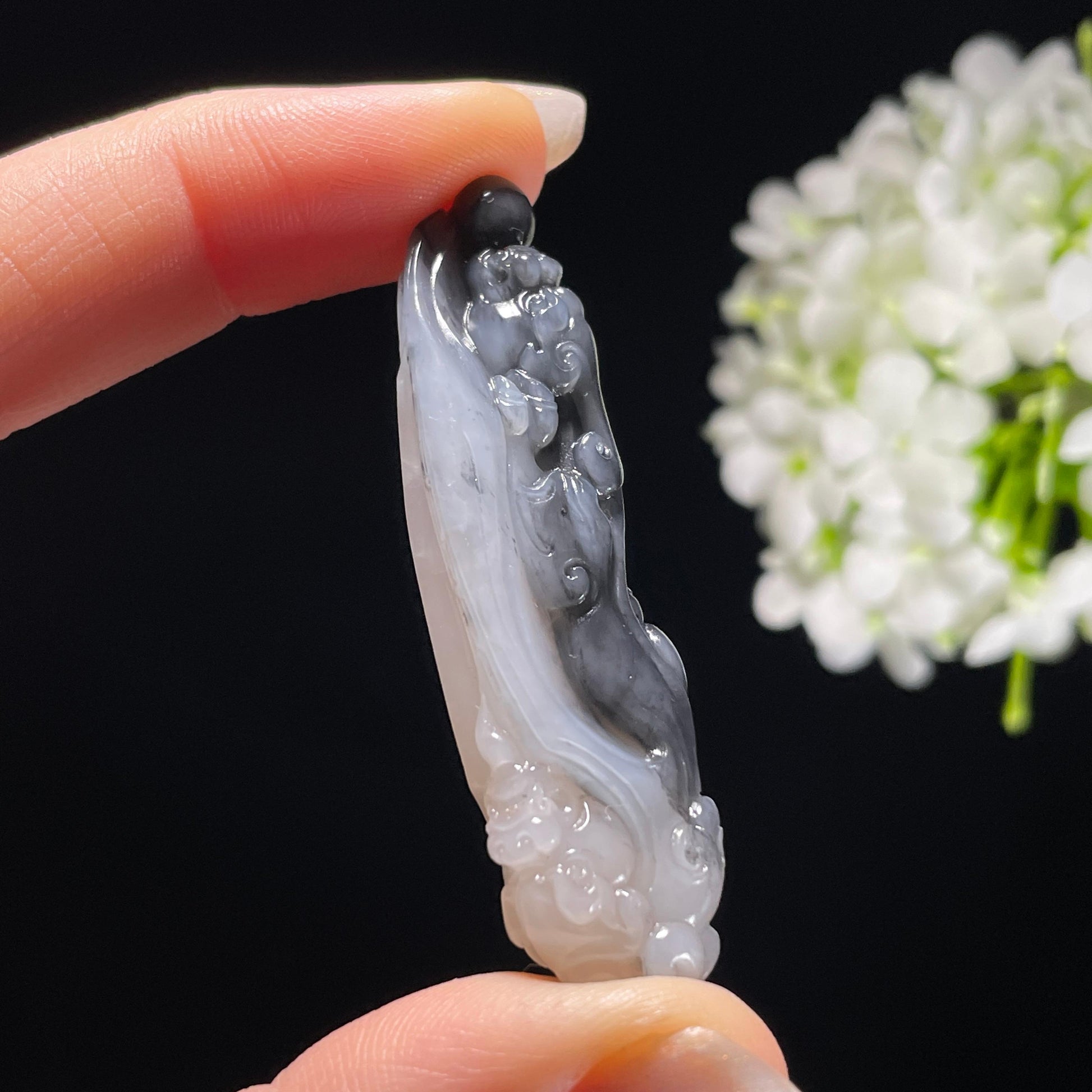 和田玉青花籽料“玄貅镇印”貔貅雕刻挂件（yc325516）