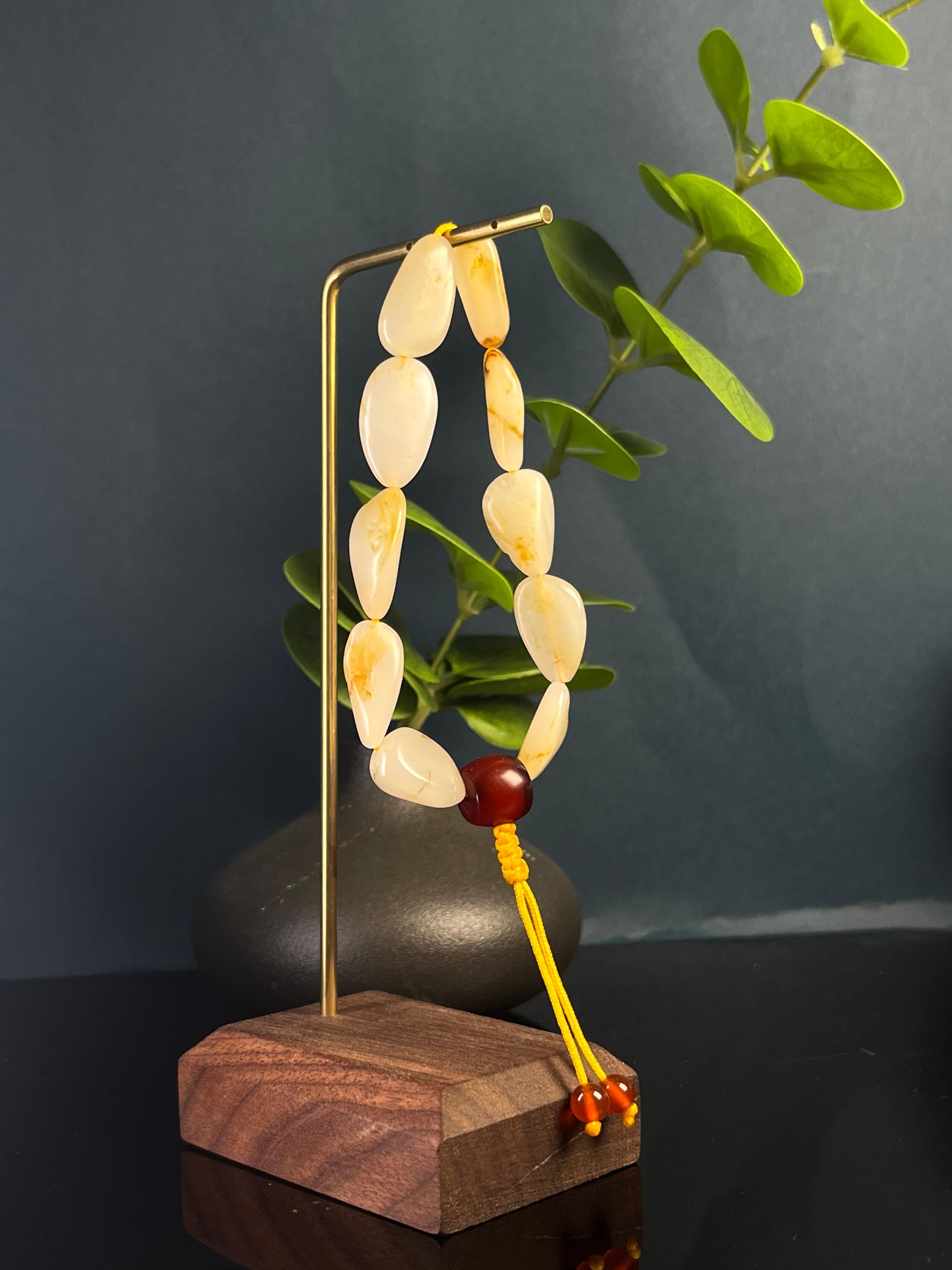 K3275【特選】洁白 玉版 浄皮 羅紋 95枚 和田玉白玉籽料原石带黄油皮挂件（yc224553） – 添福玉器