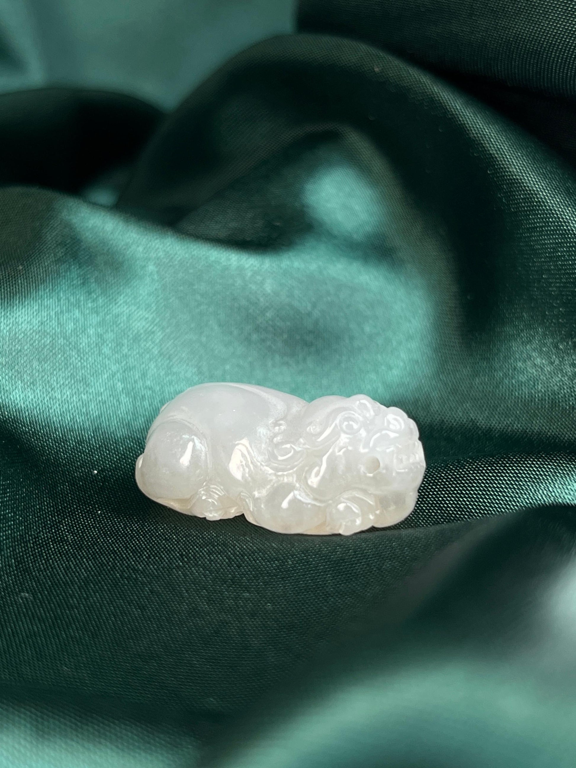 天然和田玉山料烟灰色貔貅吊坠（yc235549）