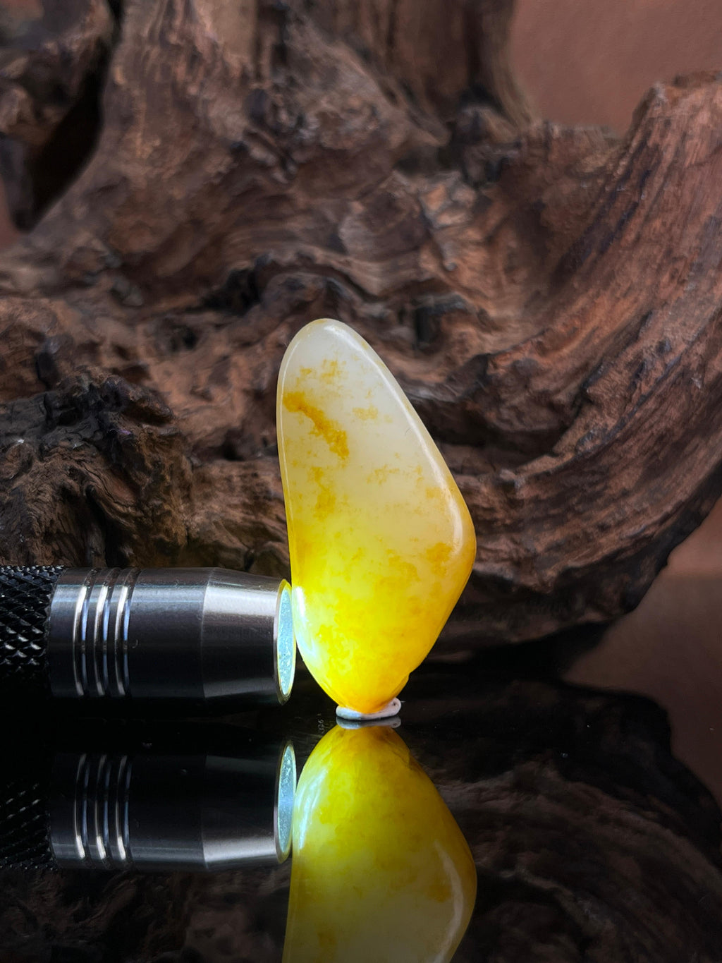 新疆和田玉黄皮籽料原石挂件（yc228182）