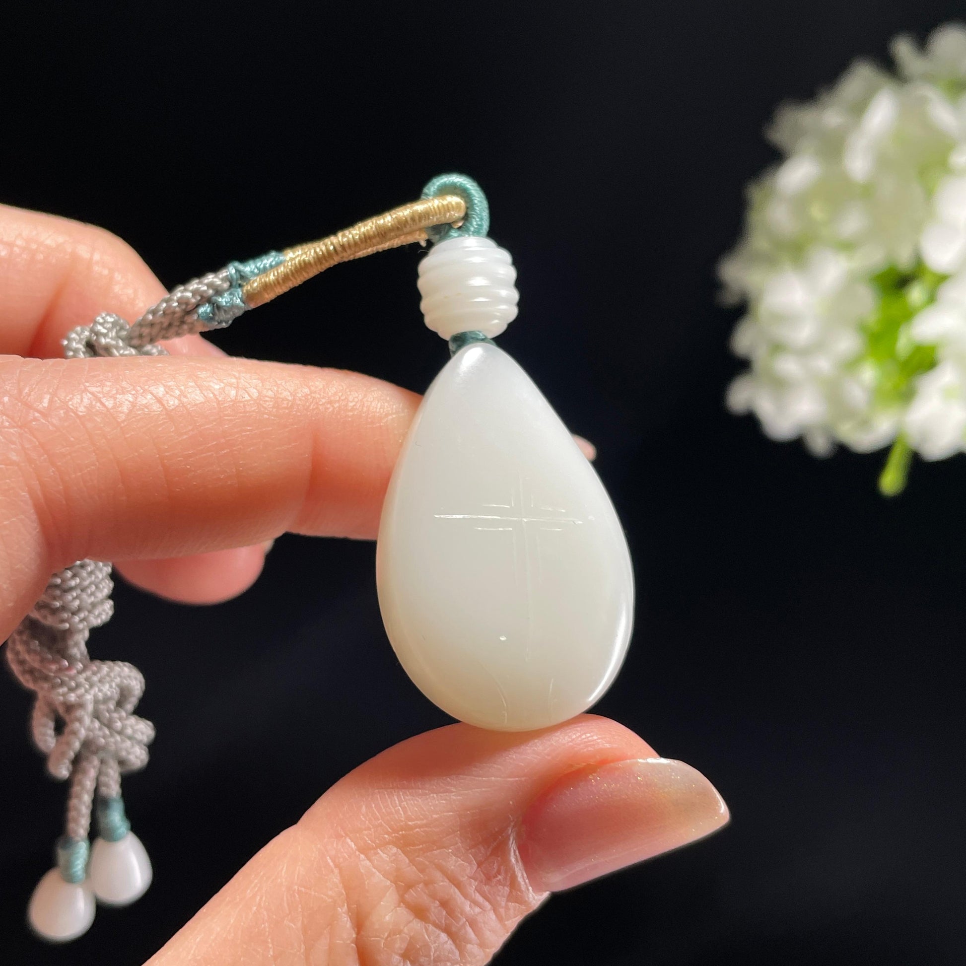 新疆天然和田玉白玉莲花雕刻挂件（yc360339）