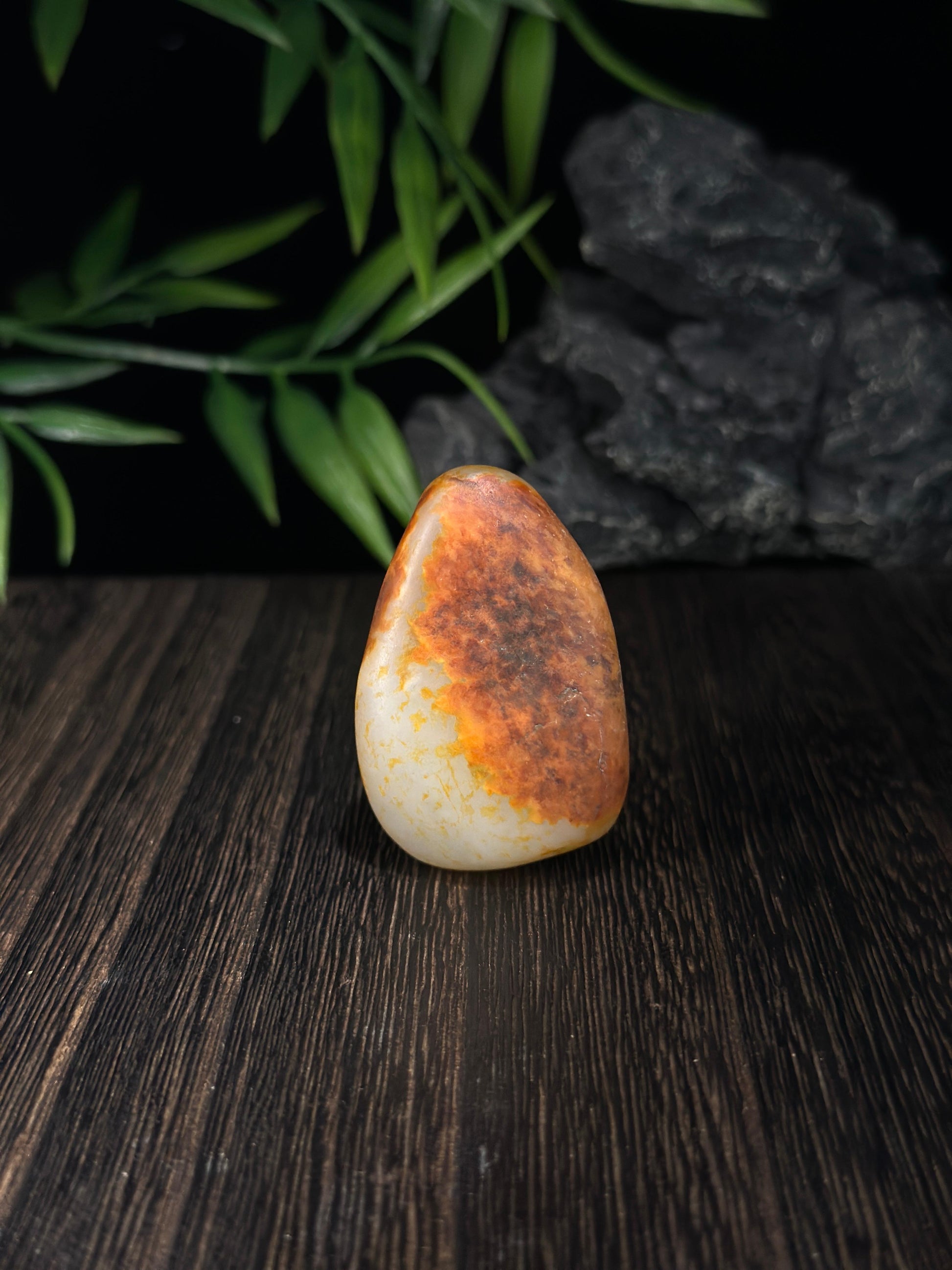 新疆和田玉珍品红皮白肉籽料挂件（yc698549）