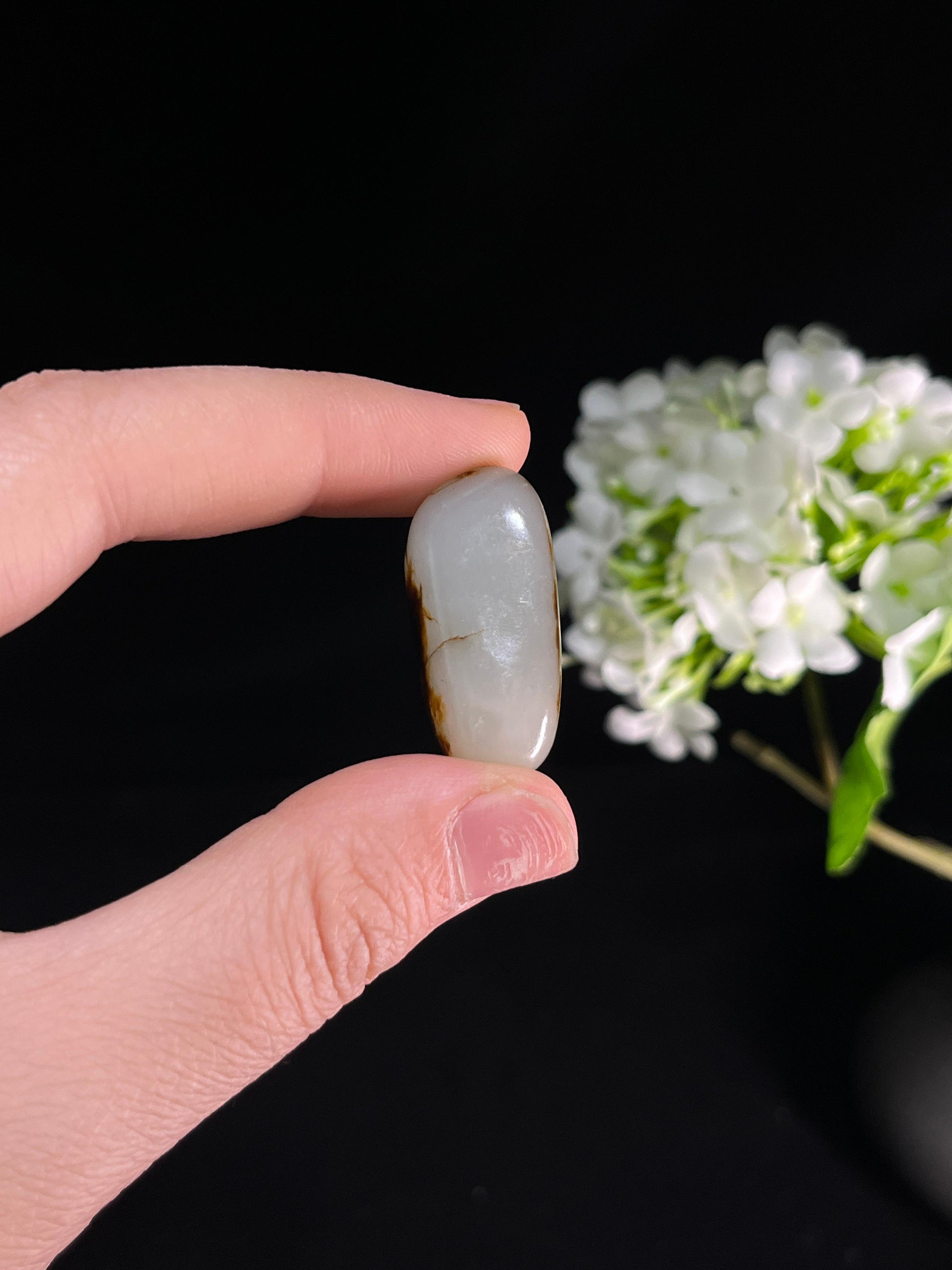 新疆和田玉精品聚黑皮籽料原石（yc251636）