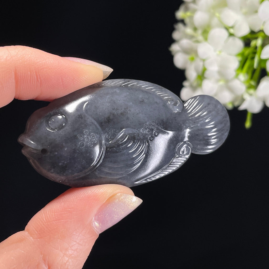 和田玉青花籽料“富贵有余”鱼雕刻挂件（yc325641）