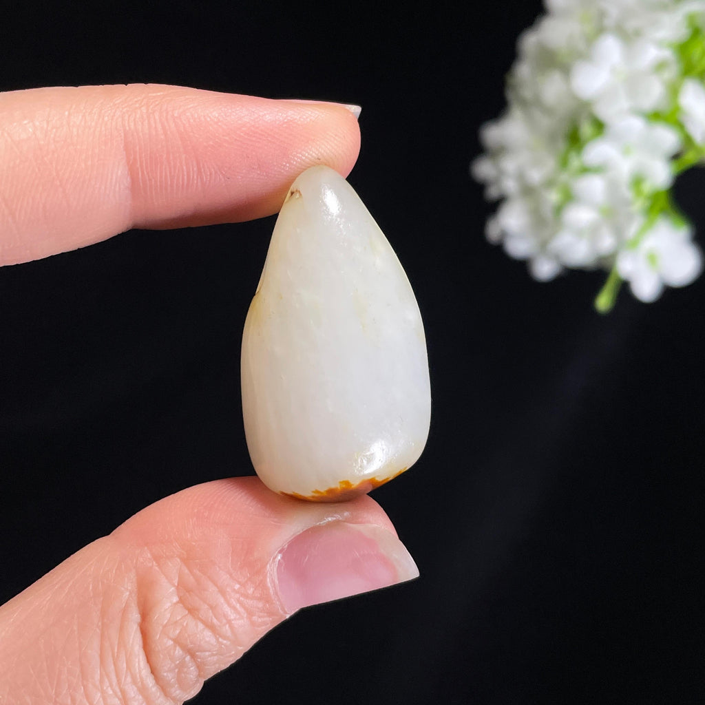 和田玉白玉“朱砂吻月”聚红皮籽料（yc416575）