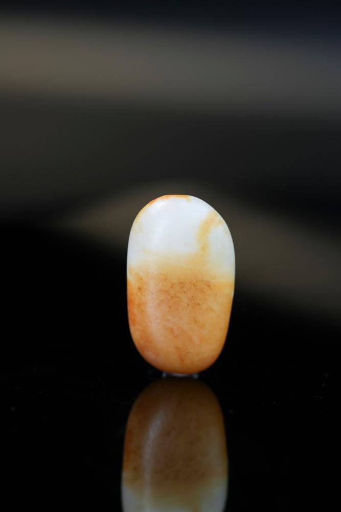 新疆和田玉黄皮洒金皮“金沁凝脂”籽料原石（yc251715）