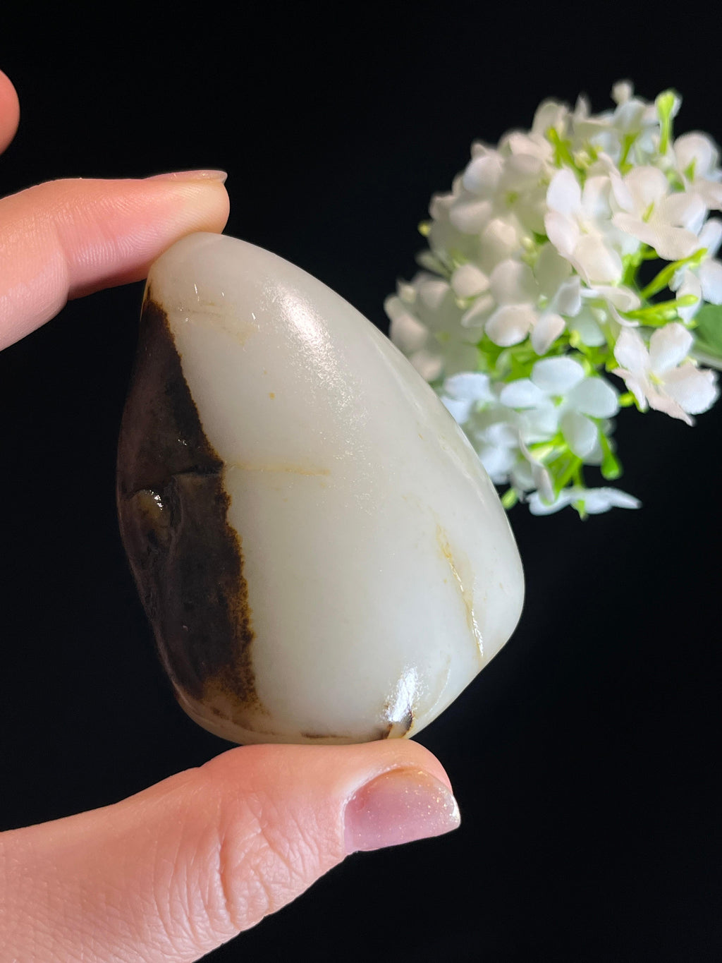 新疆天然和田玉籽料原石聚黑皮小摆件（yc274551）