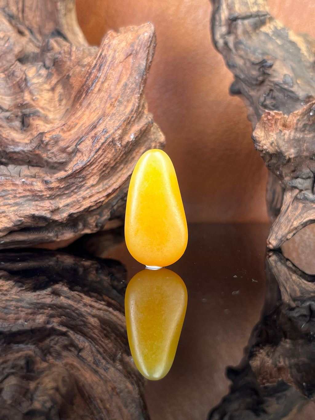 天然和田玉黄沁皮籽料原石挂件（yc227899）