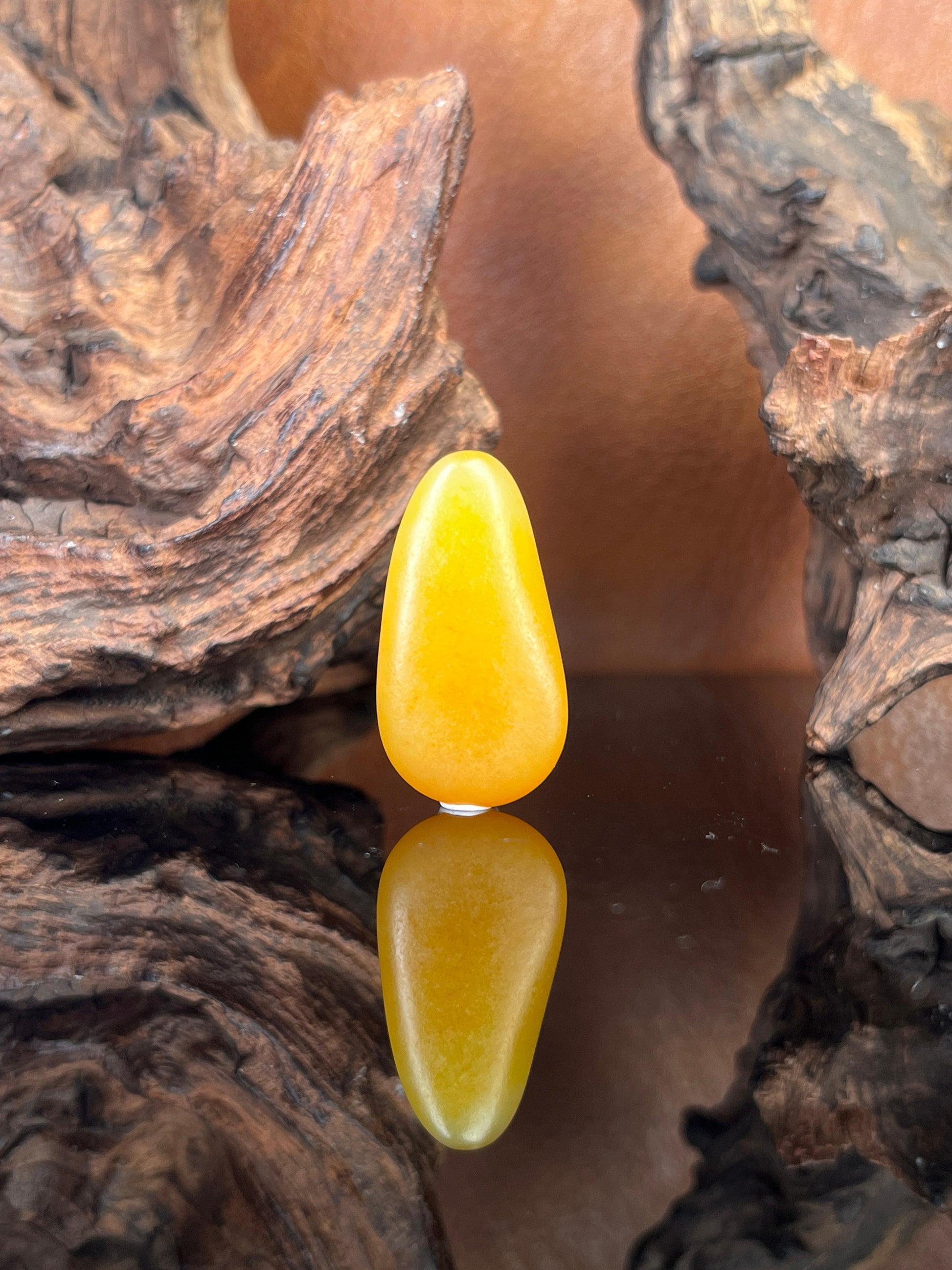 天然和田玉黄沁皮籽料原石挂件（yc227899）