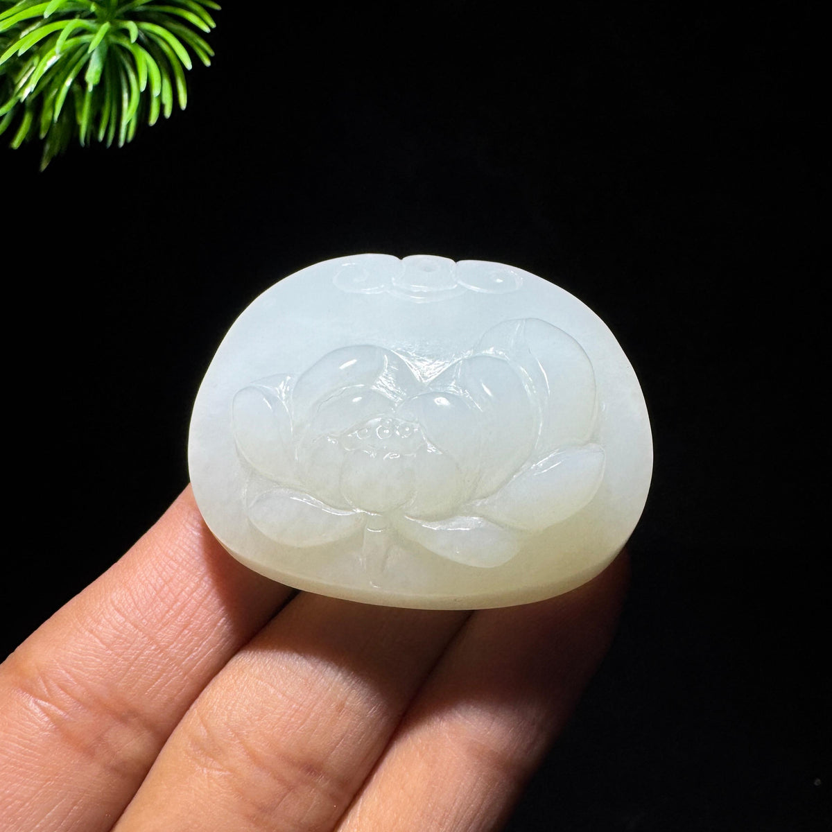 和田玉山料白玉莲花锁牌（yc773204）