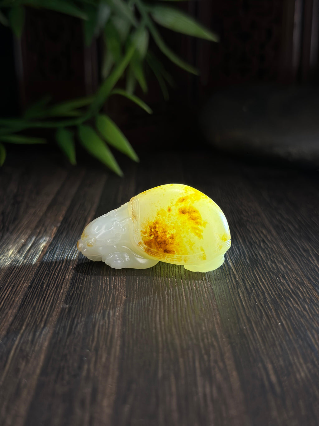 新疆和田玉精品白玉洒金皮籽料龙龟挂件（yc712173）