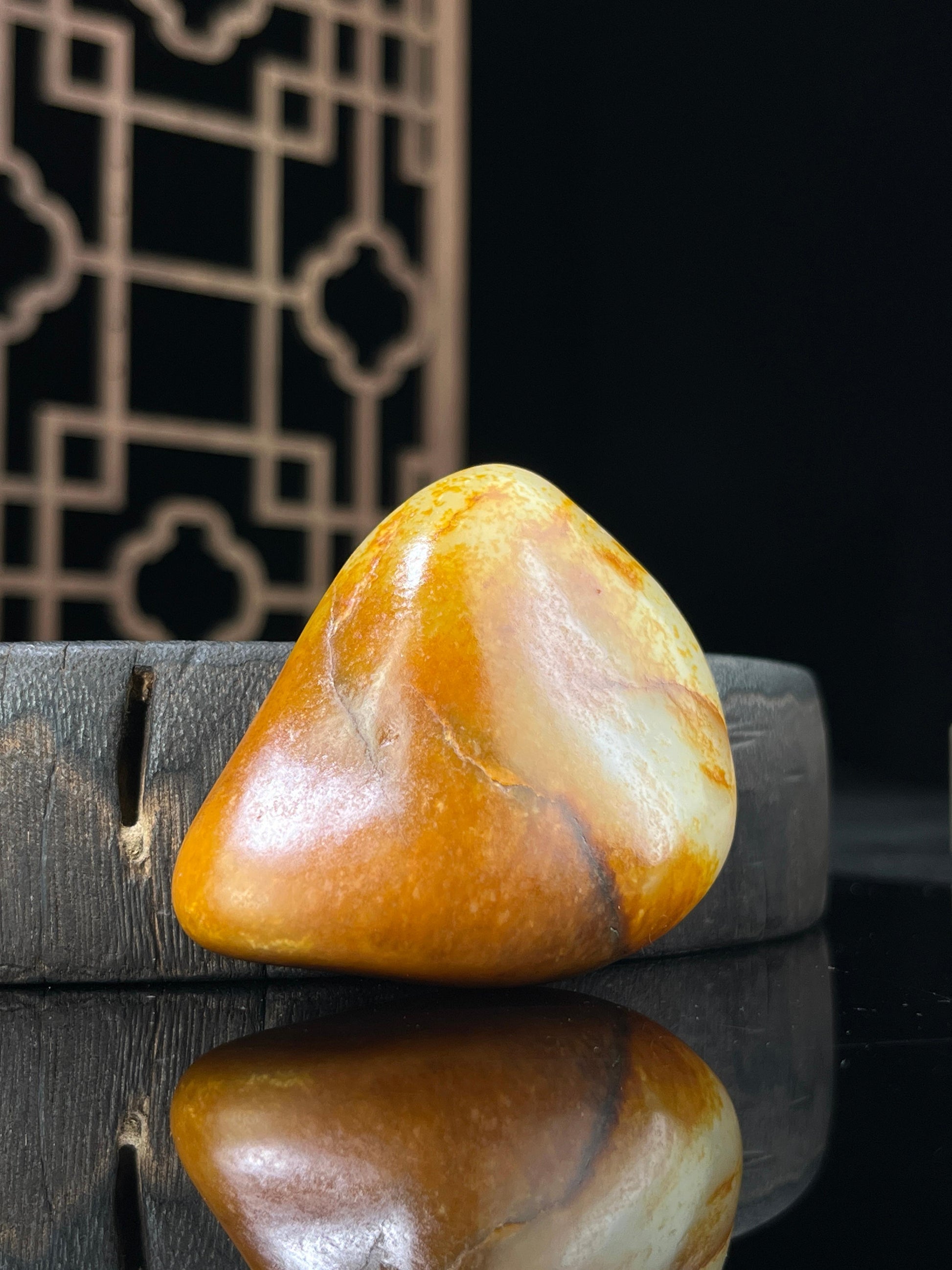 新疆和田玉白玉籽料原石聚红皮挂件（yc233821）