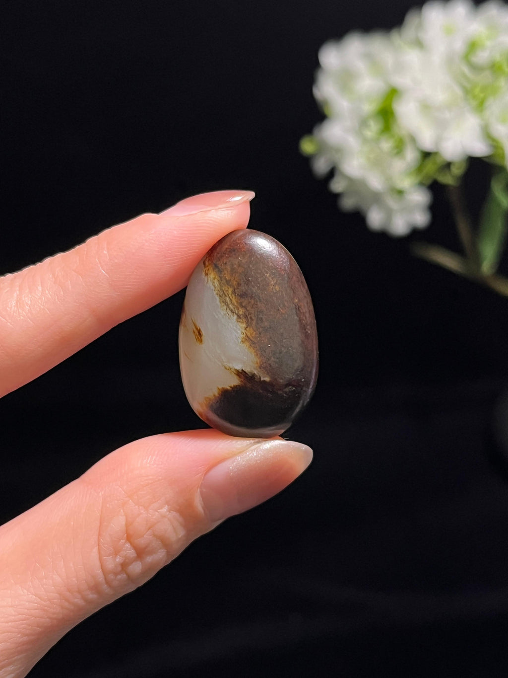 新疆和田玉聚黑皮秋梨皮籽料原石（yc250780）