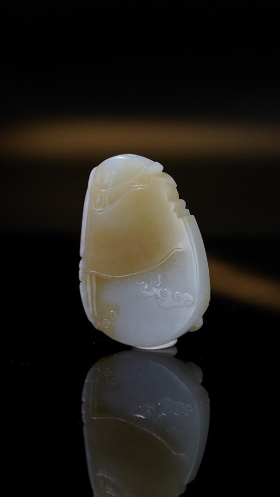 和田玉籽料糖白料麒麟雕件（yc249916）