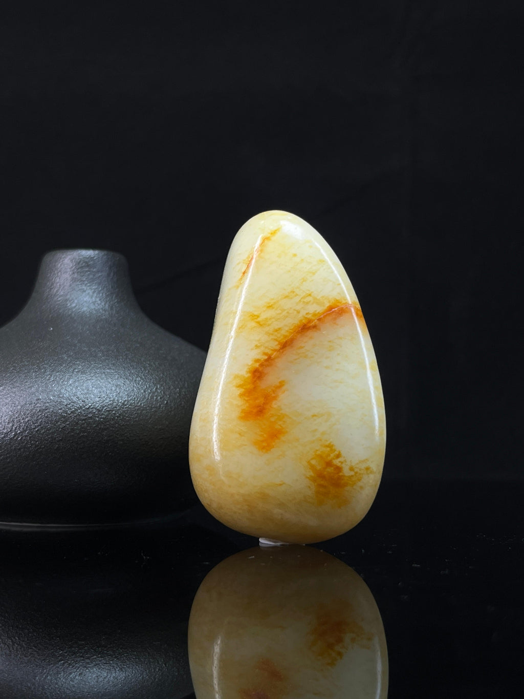 新疆和田玉一级白意境红皮洒金籽料原石手把件（yc244837）