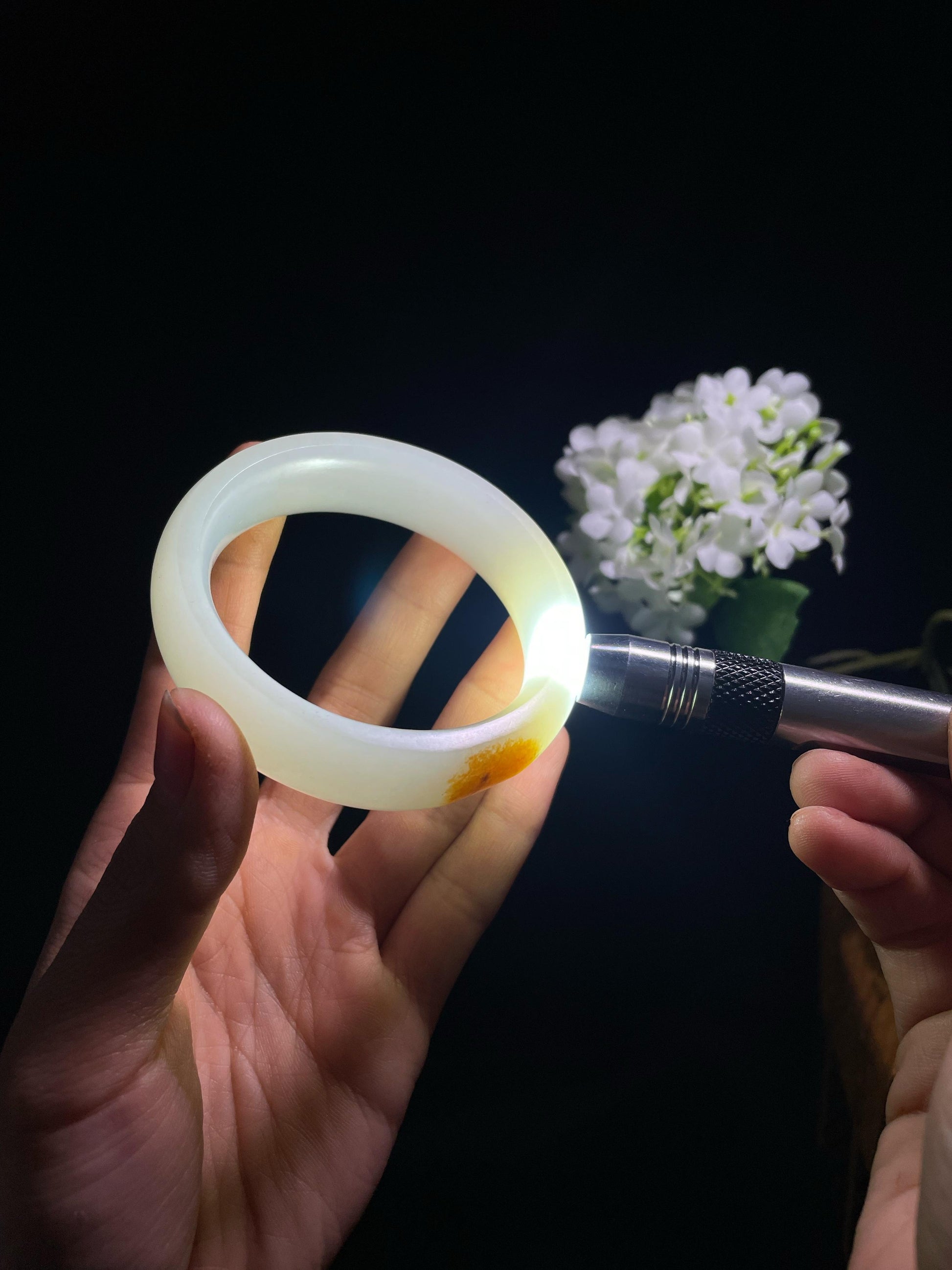 和田玉羊脂白玉洒金皮籽料手镯（卡55.5）（yc260409）